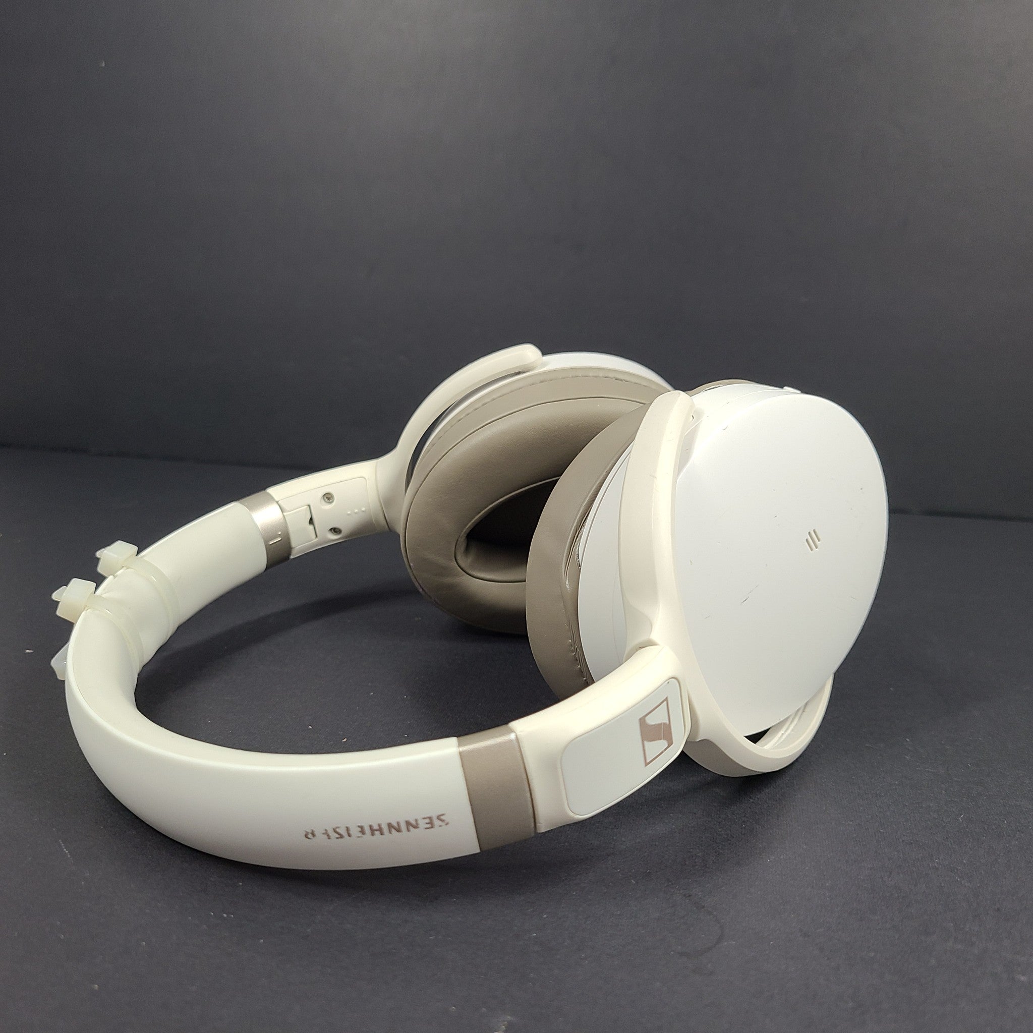 Sennheiser HD 450BT Bluetooth Wireless OverEar Headphones NC White READ