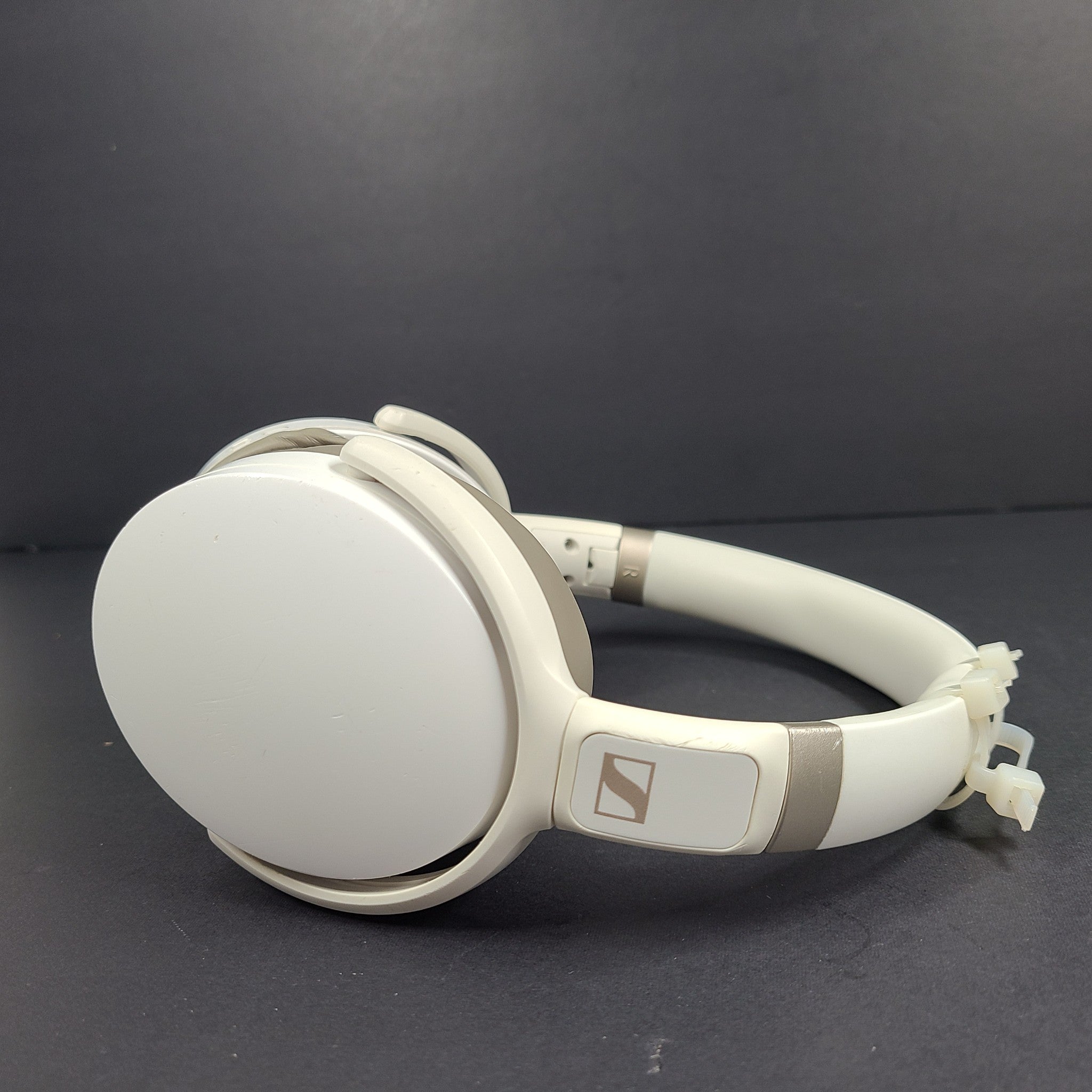 Sennheiser HD 450BT Bluetooth Wireless OverEar Headphones NC White READ