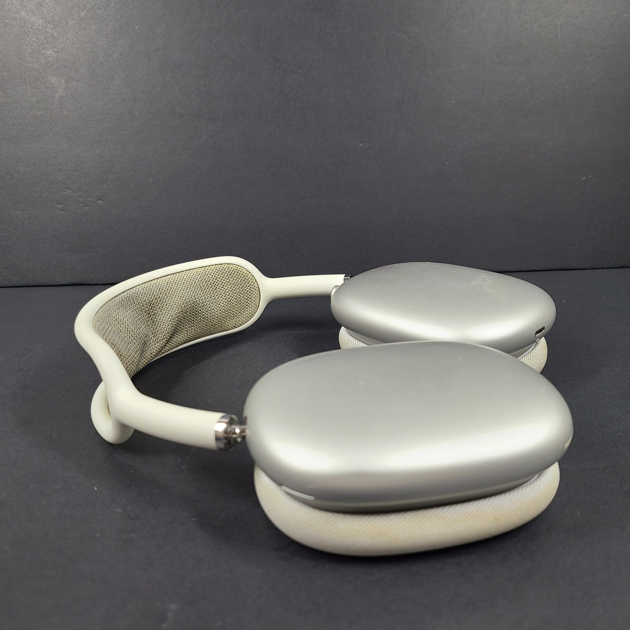 Apple AirPods Max A2096 Headphones Wireless Bluetooth Noise Canceling Silver