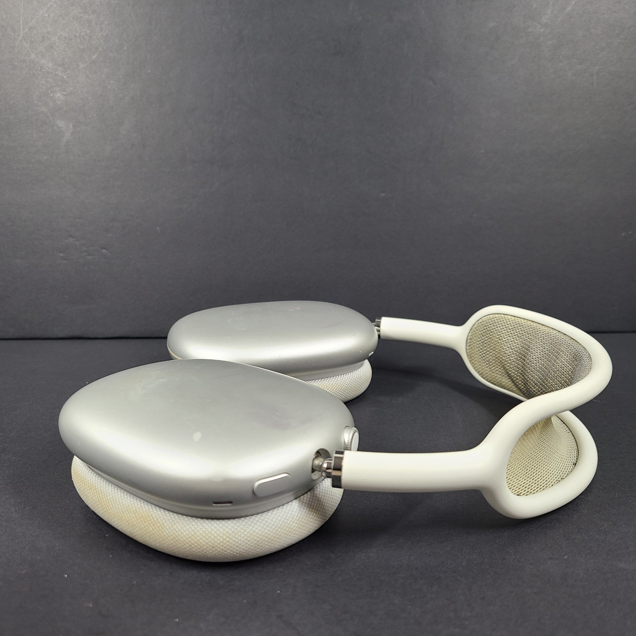 Apple AirPods Max A2096 Headphones Wireless Bluetooth Noise Canceling Silver