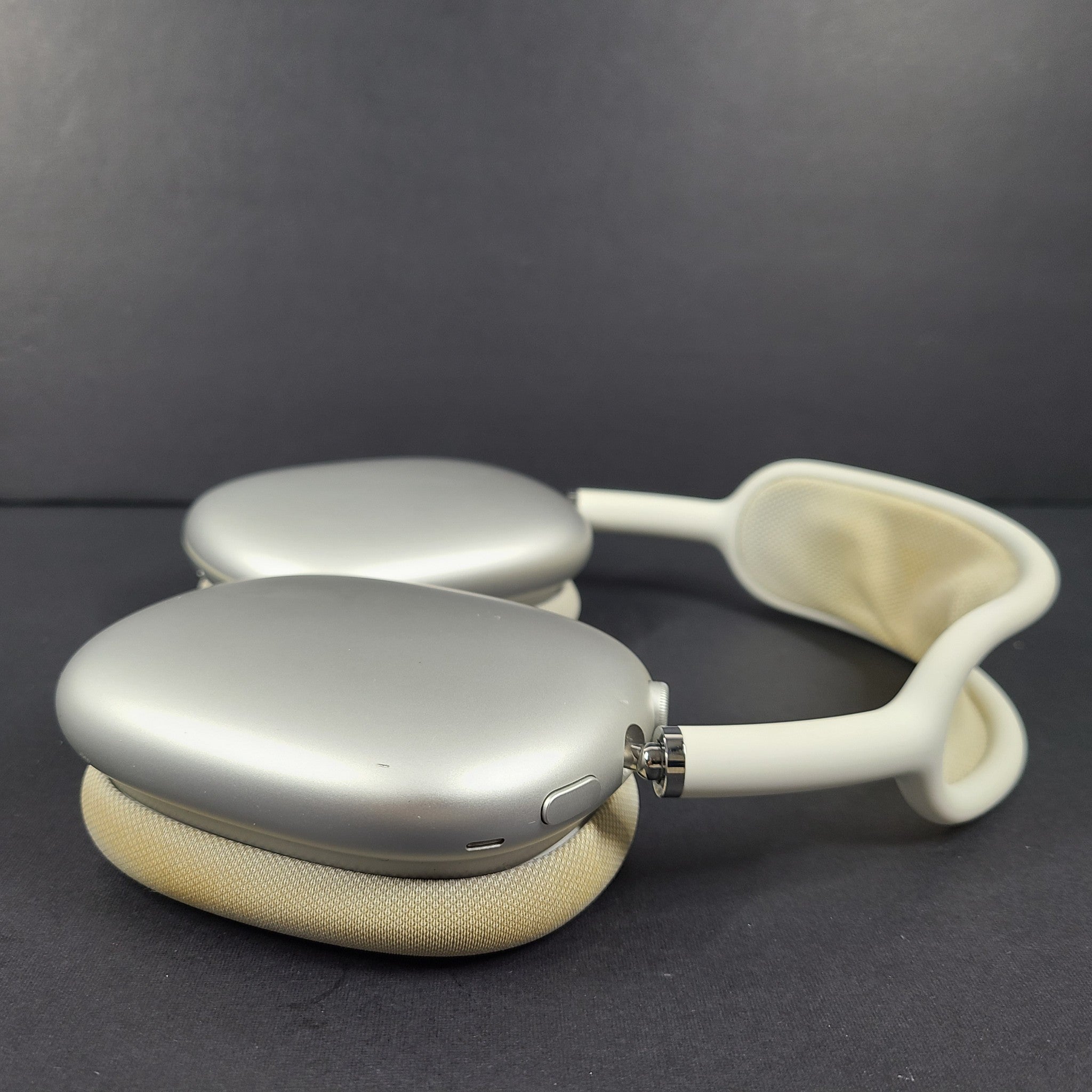 Apple AirPods Max A2096 Headphones Wireless Bluetooth Noise Canceling Gray READ