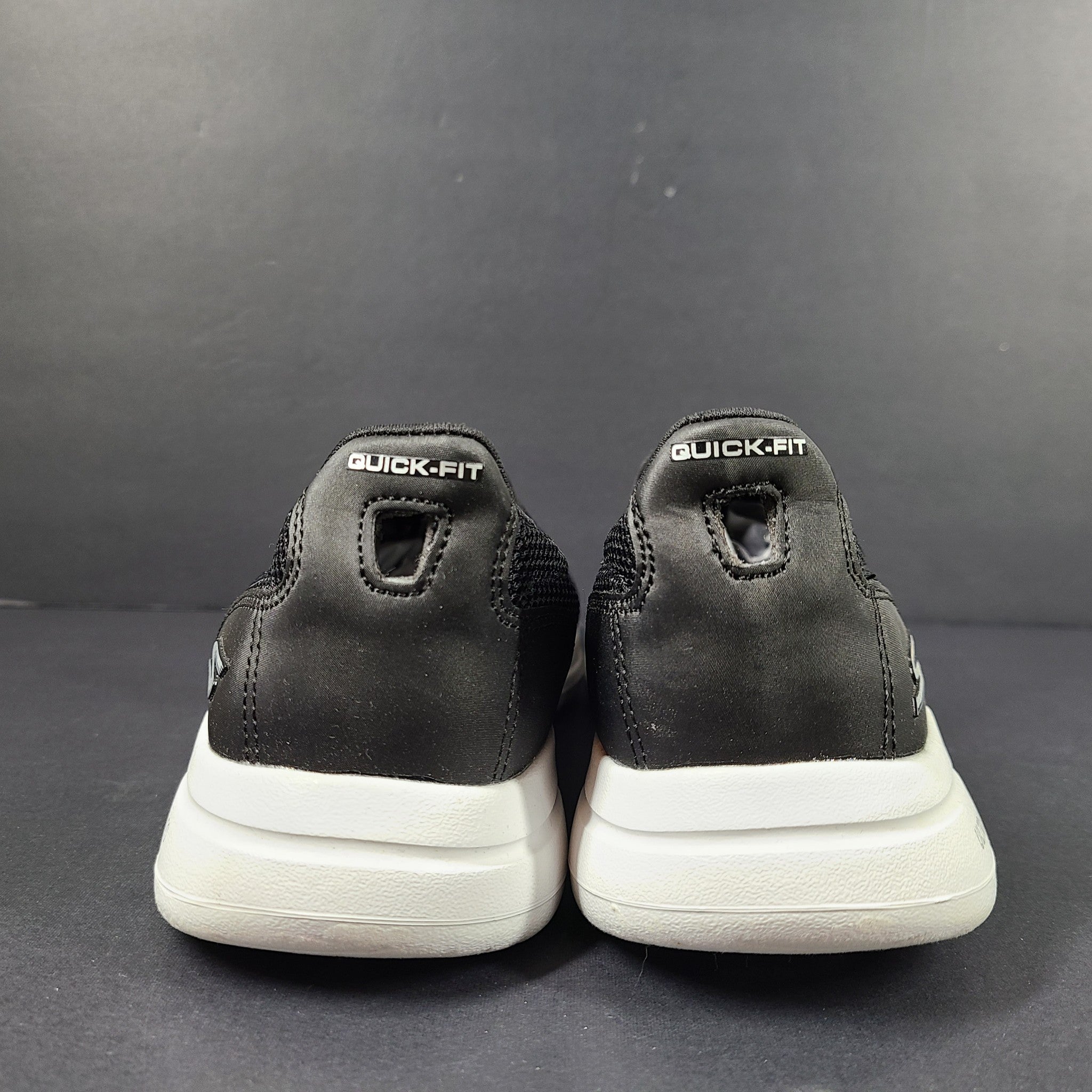 Skechers Women's Go Walk 5 Slip On Sneakers Lightweight Cushioned Black Sz 8