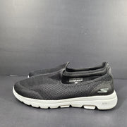 Skechers Women's Go Walk 5 Slip On Sneakers Lightweight Cushioned Black Sz 8
