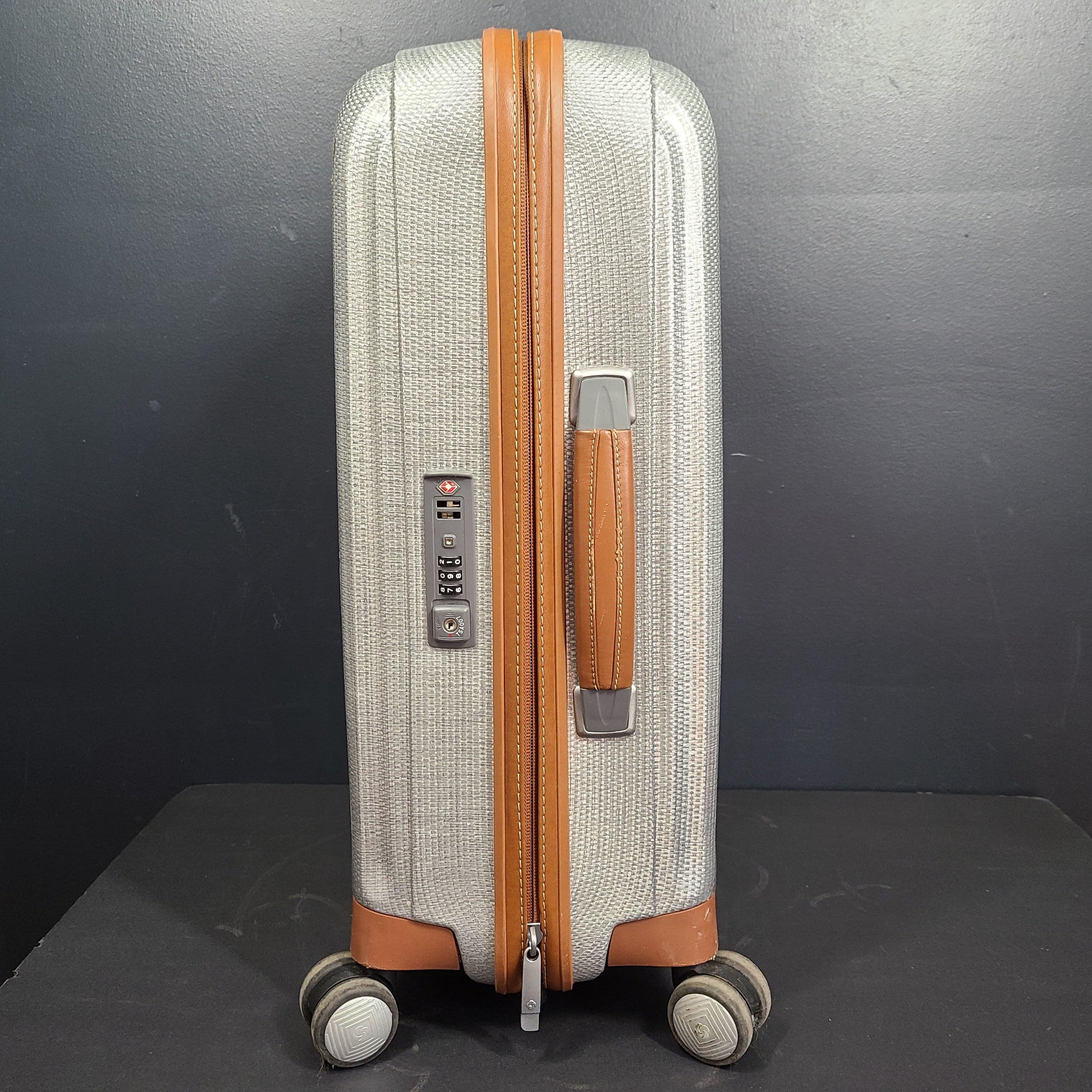 Samsonite 22" Lite-Cube Deluxe Spinner Cabin Carry On Luggage Hardside Silver