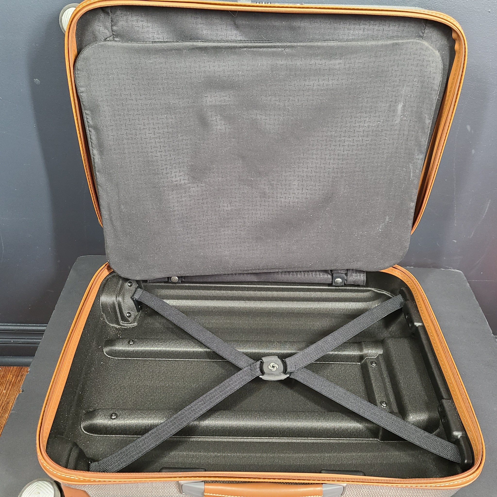 Samsonite 22" Lite-Cube Deluxe Spinner Cabin Carry On Luggage Hardside Silver