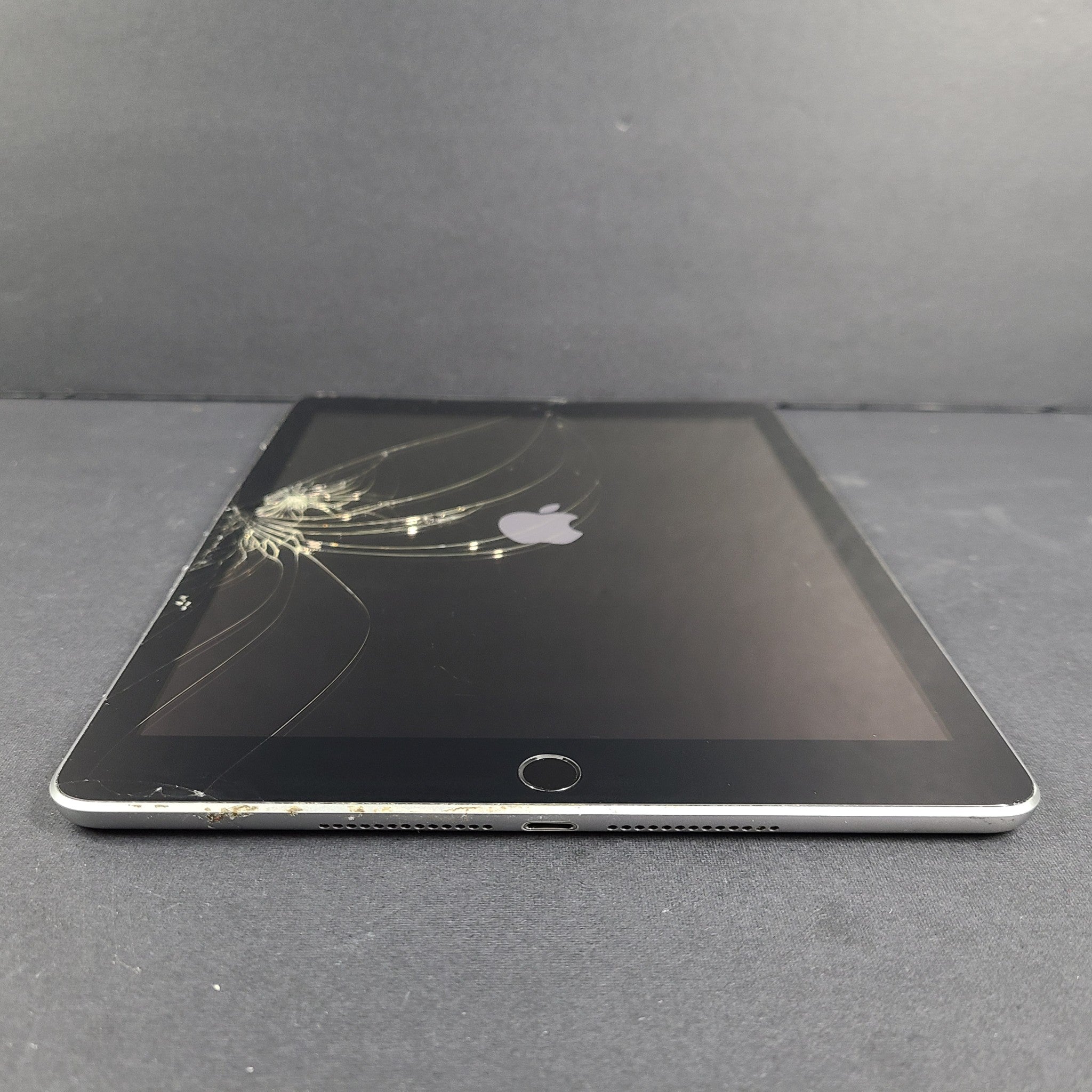 Apple iPad 6th Generation 9.7in A1893 32GB Wi-Fi - Space Gray READ screen v2