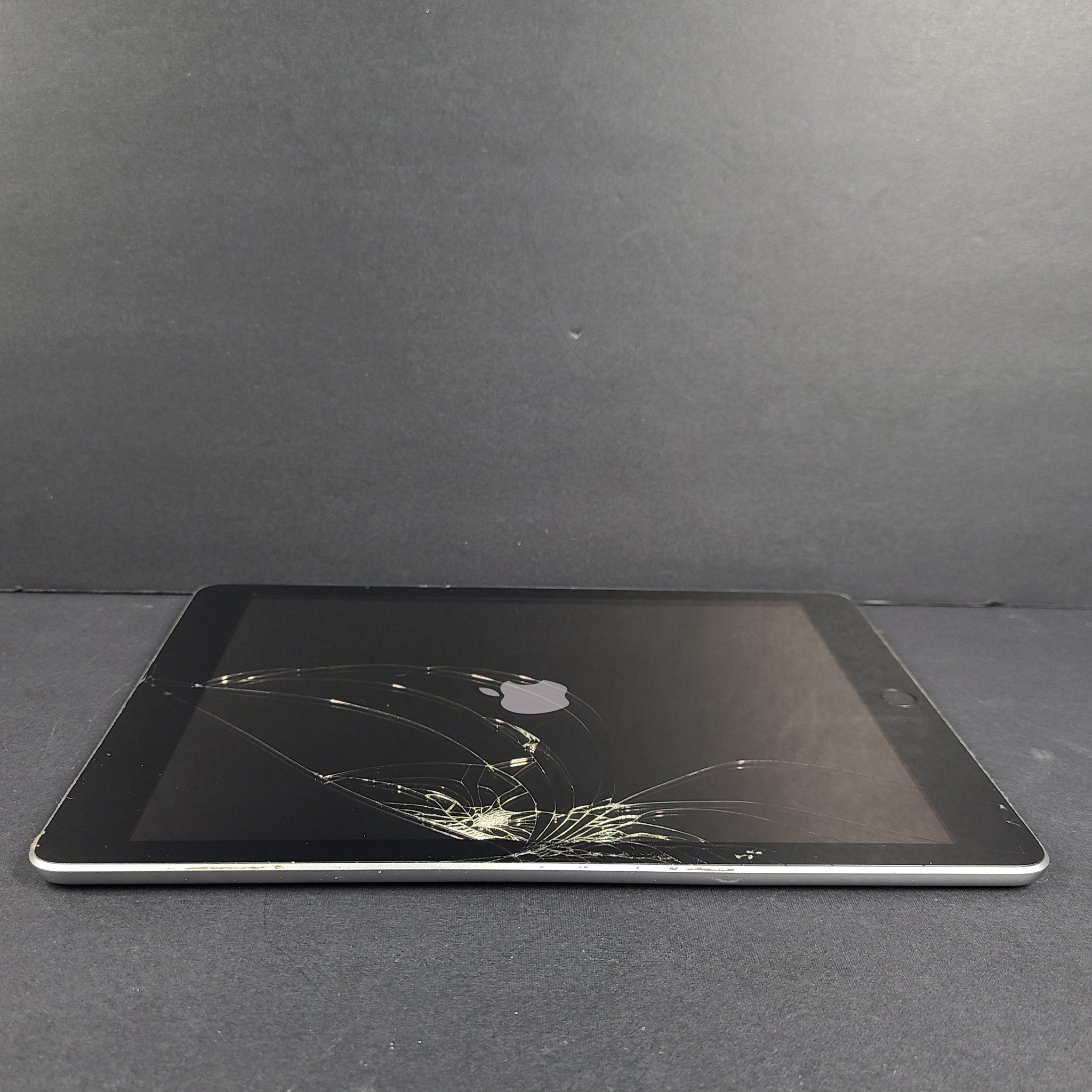 Apple iPad 6th Generation 9.7in A1893 32GB Wi-Fi - Space Gray READ screen v2