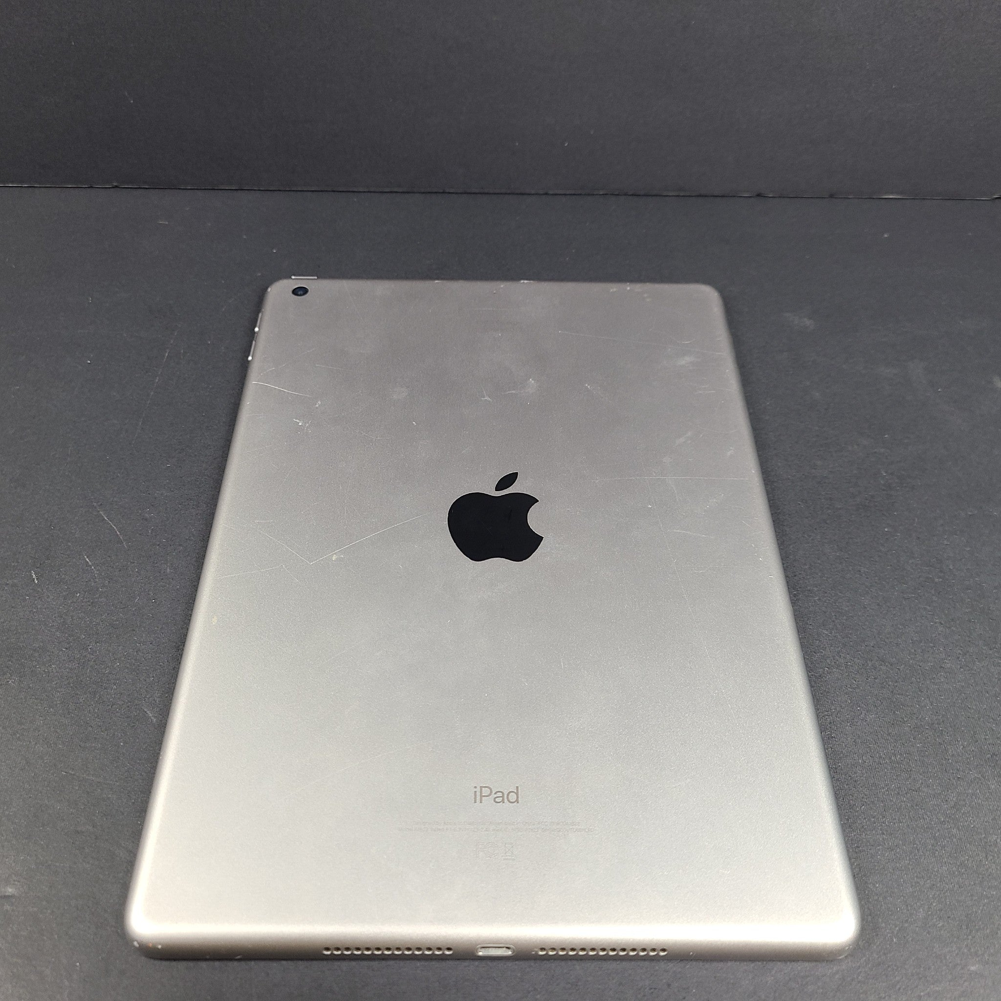 Apple iPad 5 5th Generation A1822 128GB Wi-Fi 9.7in - Space Gray
