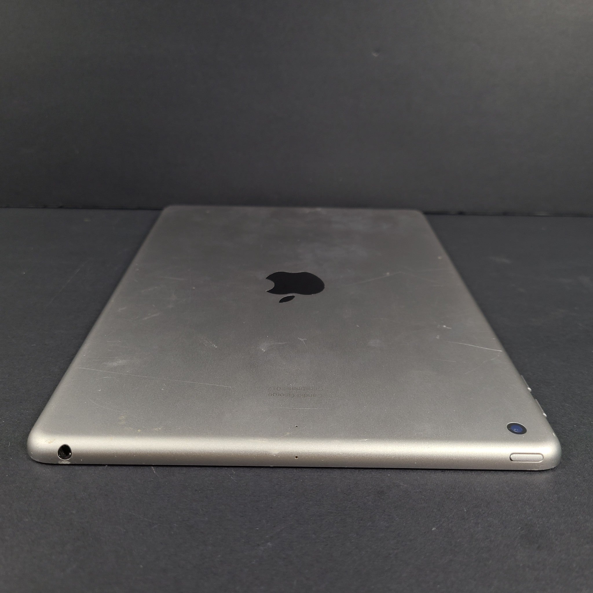 Apple iPad 5 5th Generation A1822 128GB Wi-Fi 9.7in - Space Gray