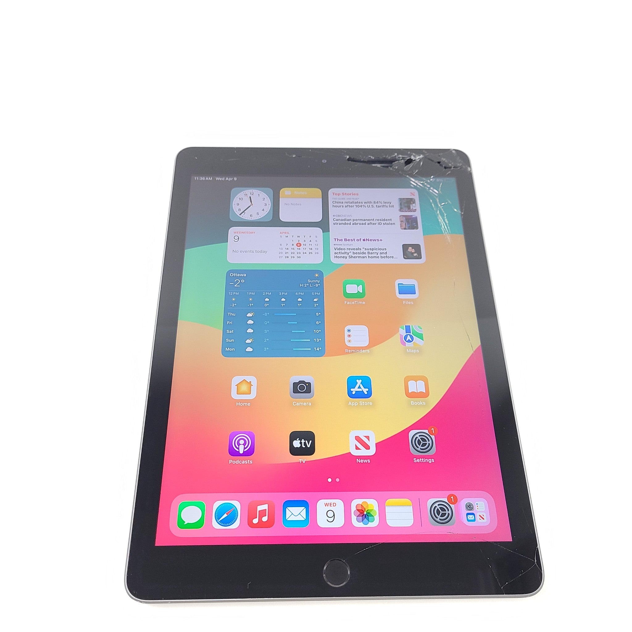Apple iPad 6th Generation 9.7in A1893 128 GB Wi-Fi - Space Gray READ Screen