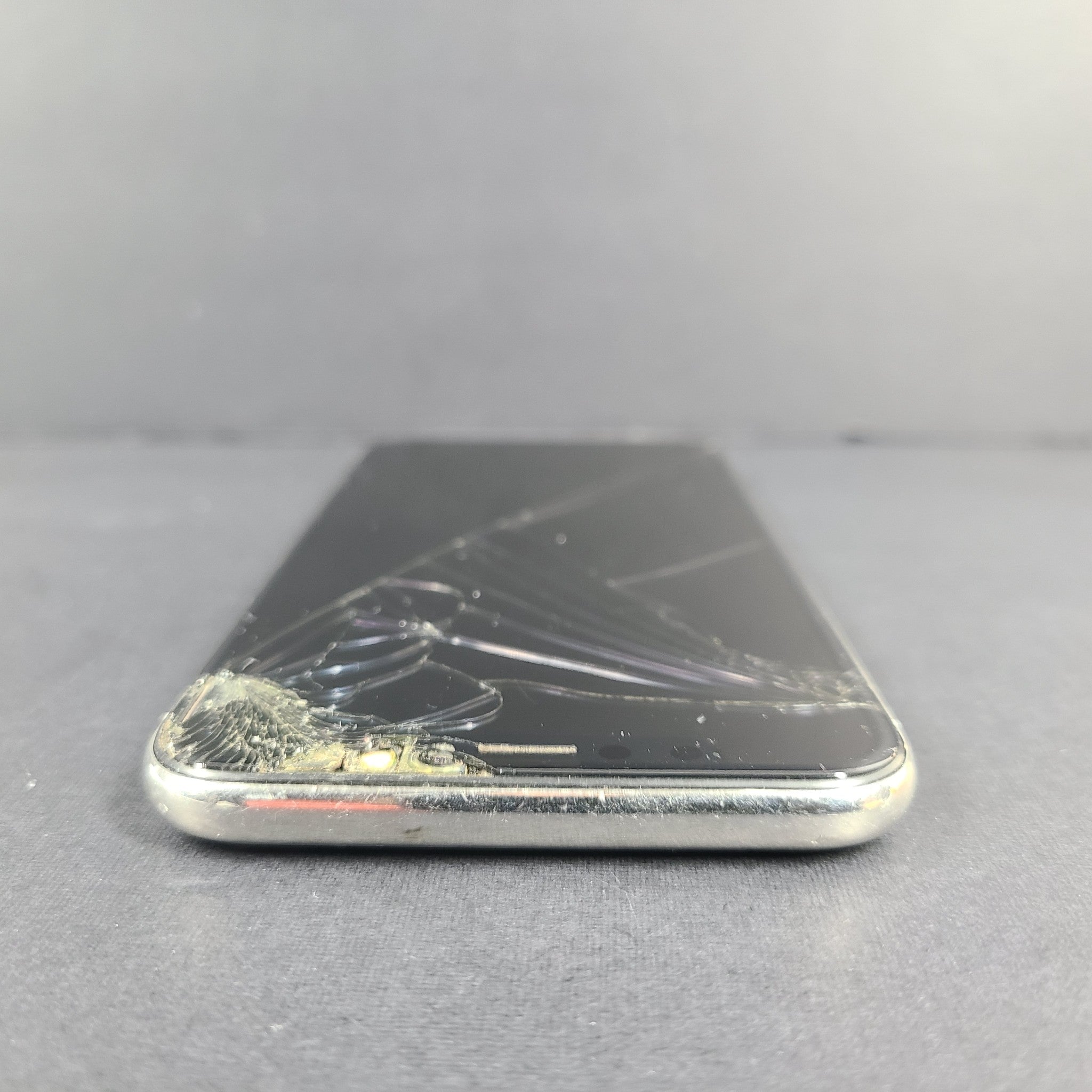 Apple iPhone X - 64GB - Silver (Unlocked) A1901 (GSM) Smartphone READ SCREEN V2
