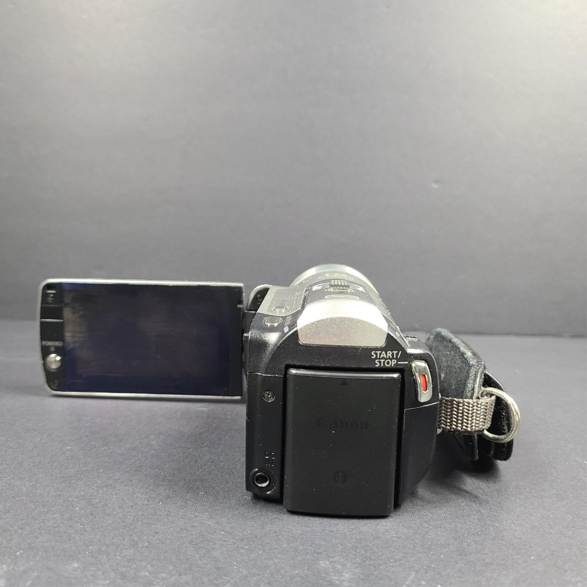 Canon VIXIA HF M300 Full HD Camcorder Silver No Charger UNTESTED