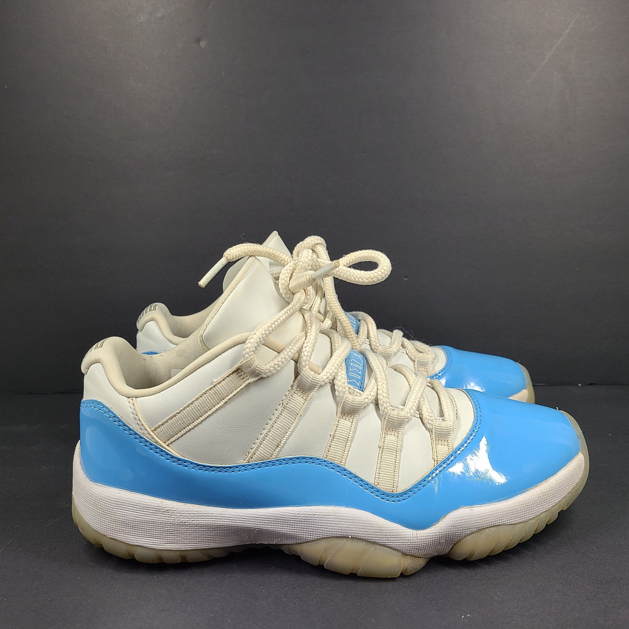 Nike Air Jordan 11 XI Retro Low White Columbia Blue Patent Shoes 136053-141 9.5