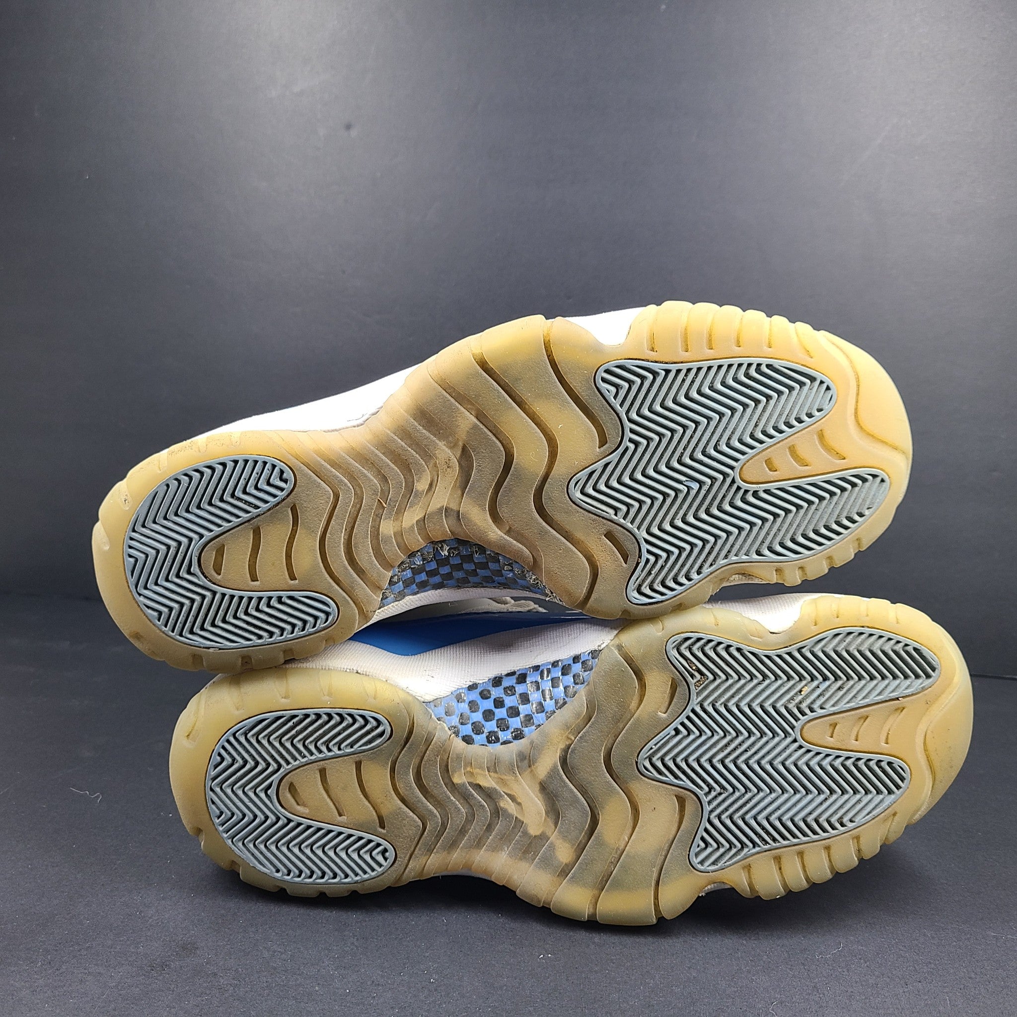 Nike Air Jordan 11 XI Retro Low White Columbia Blue Patent Shoes 136053-141 9.5