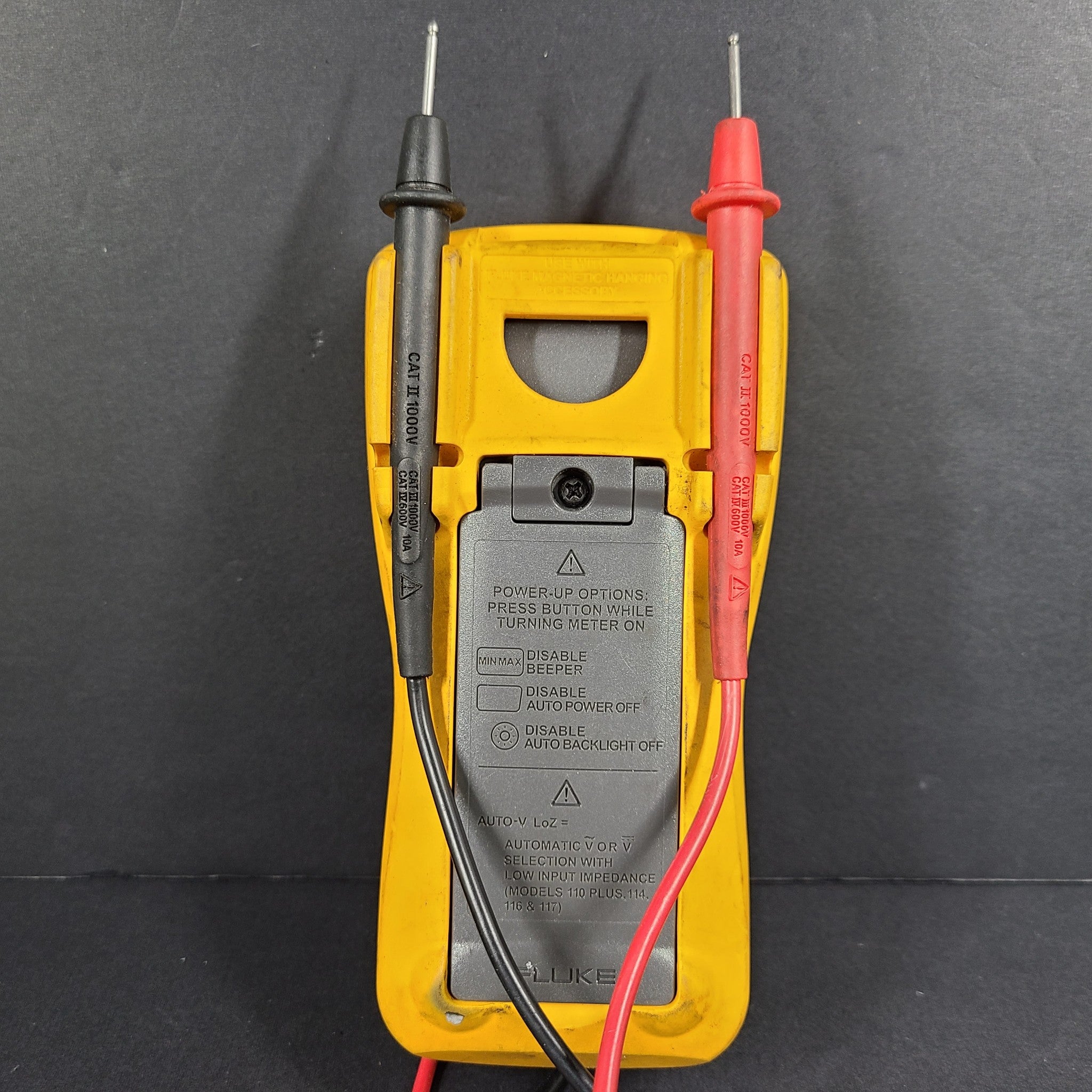 Fluke 114 True RMS Digital Multimeter Auto-Ranging Backlit Display with Leads