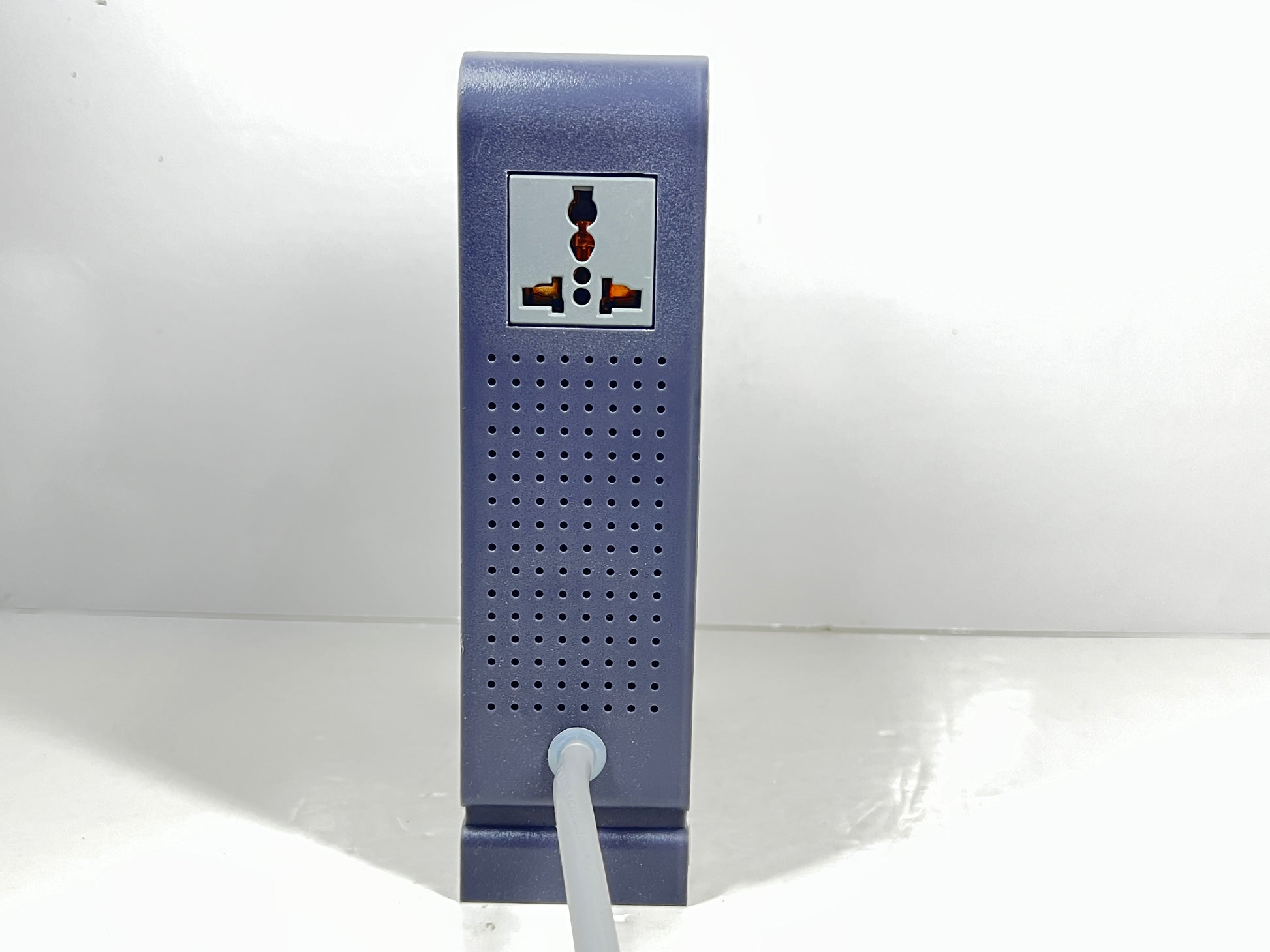 Bestrans 800W step-up transformer with dual universal AC outlets and attached power cord.