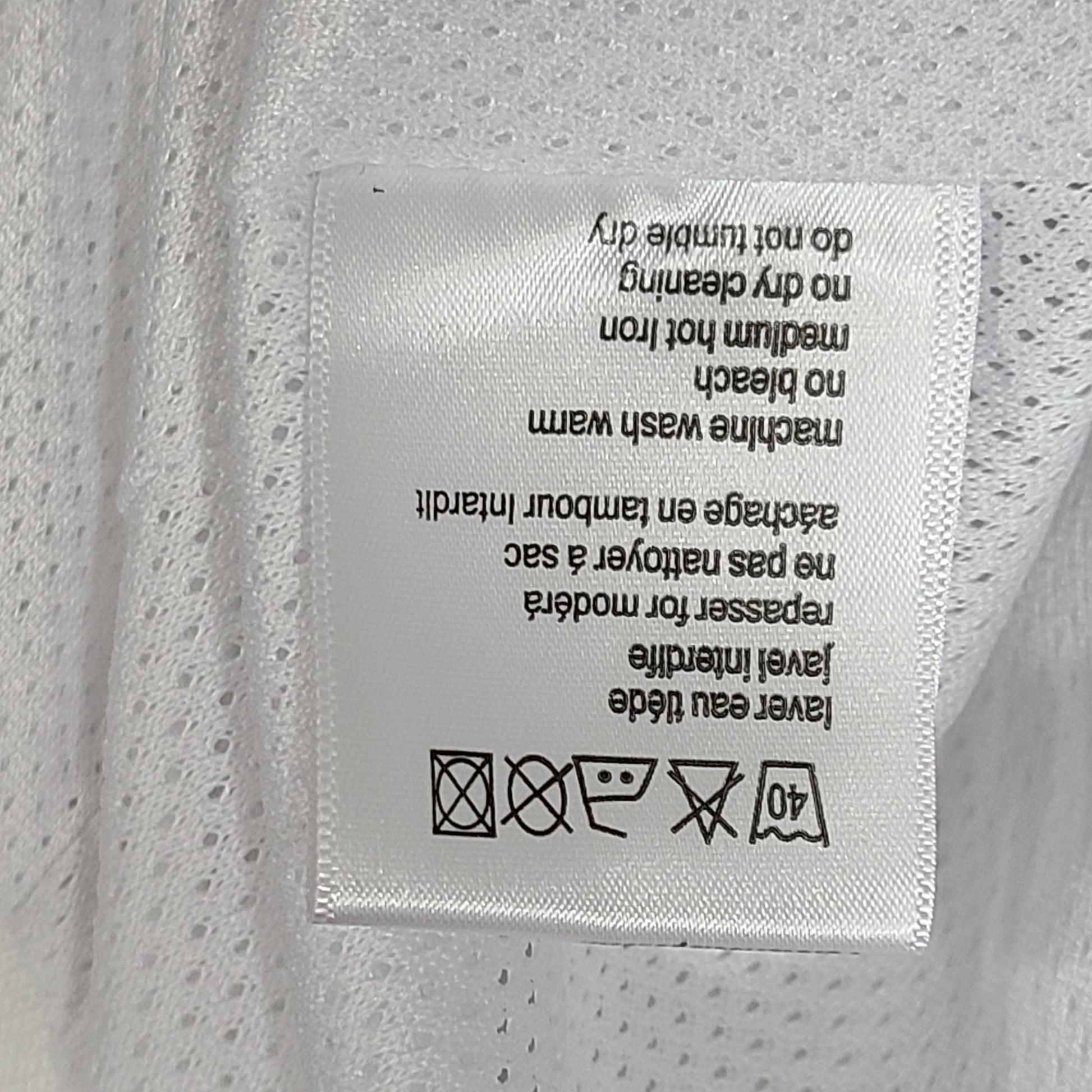 A stylish white Lacoste jacket for men in XL size.