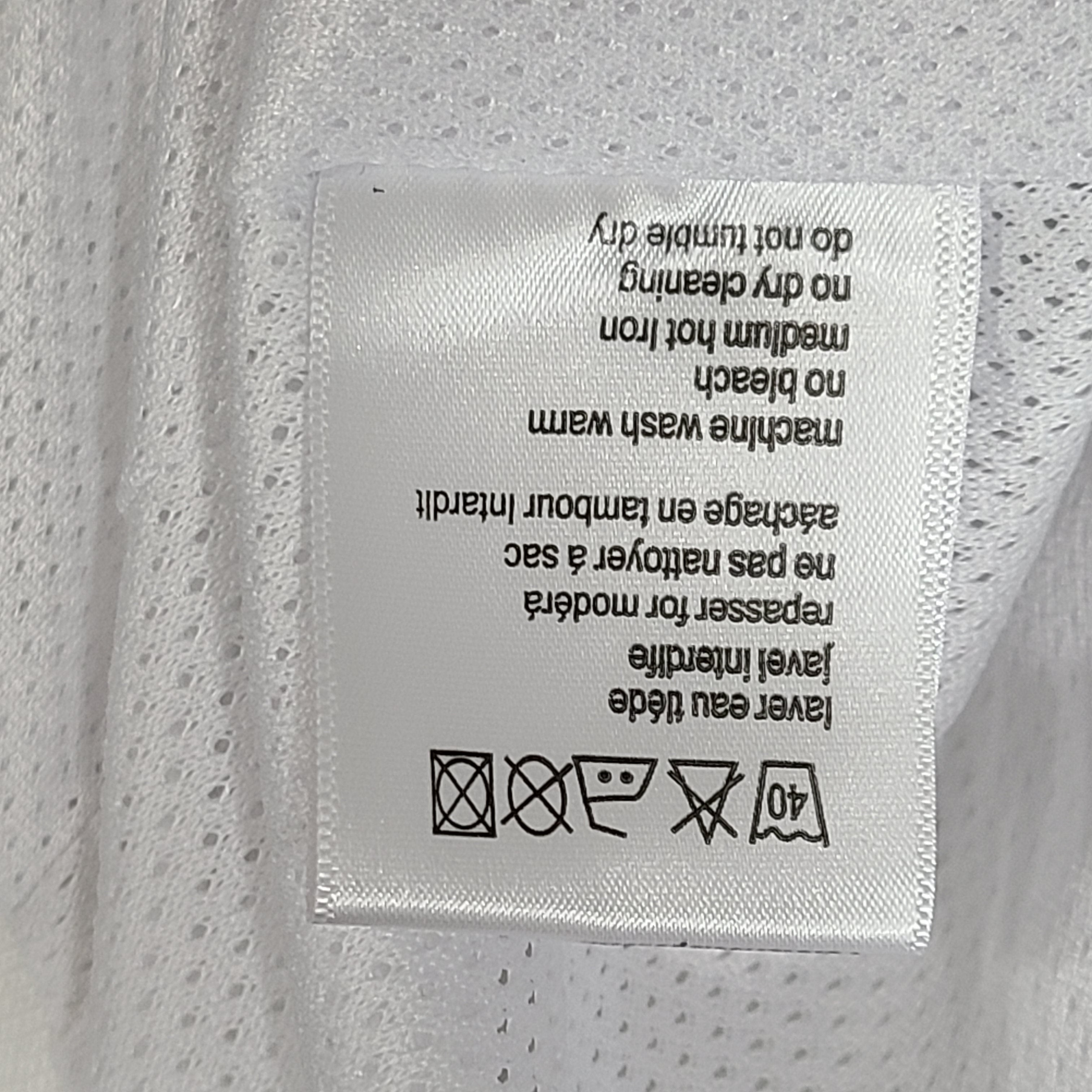 A stylish white Lacoste jacket for men in XL size.