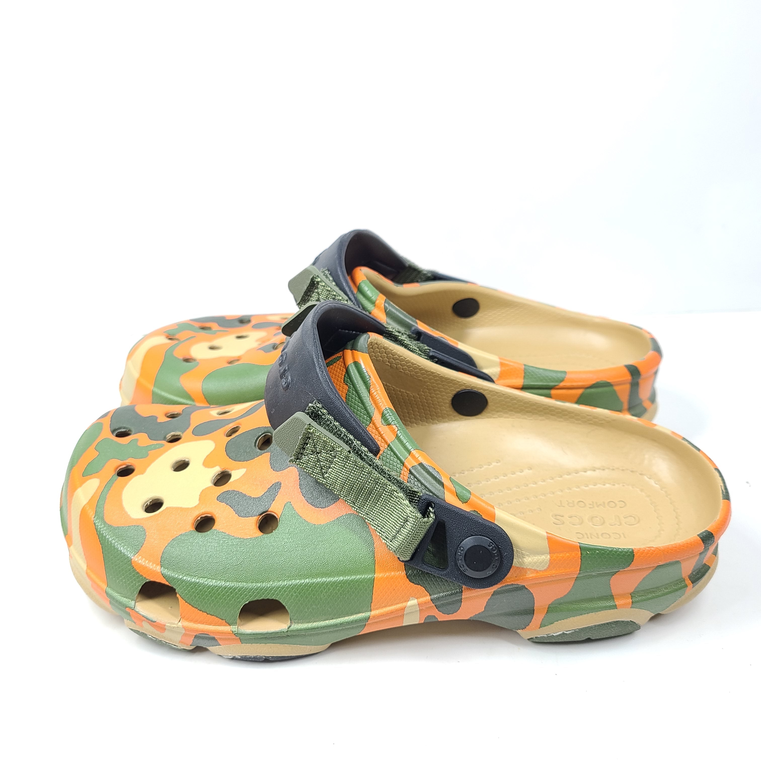A pair of camouflage Crocs Classic clogs for men and women.
