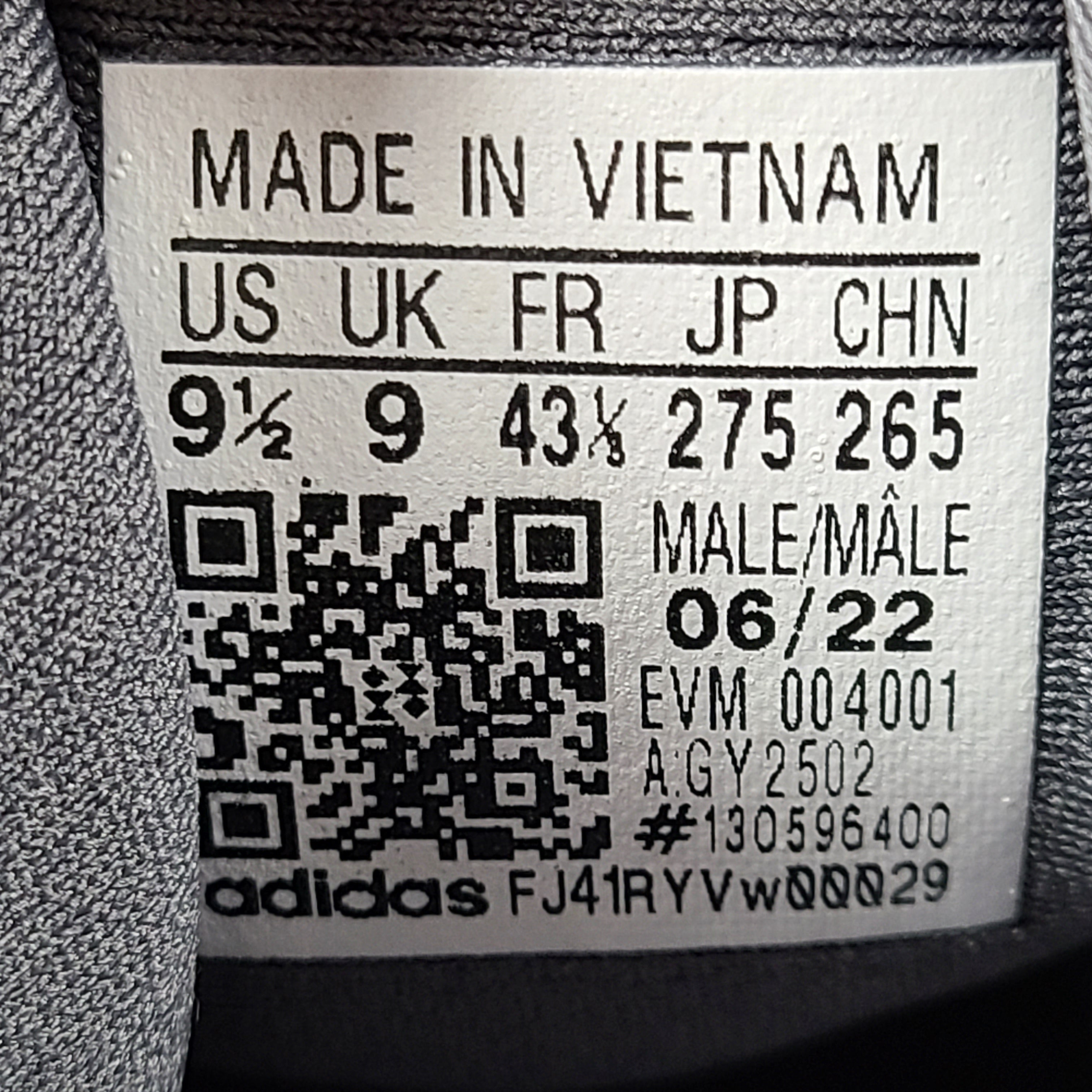 A pair of men's Adidas sneakers in size 9.5
