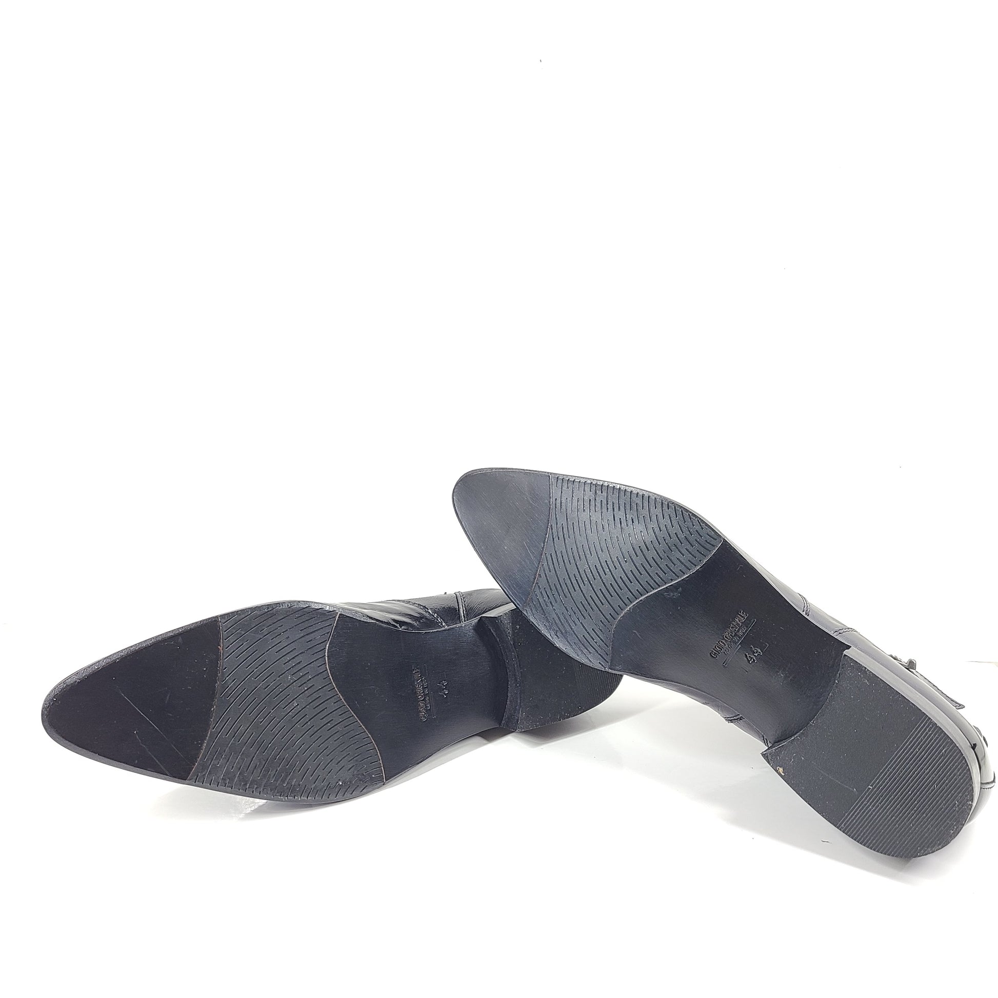 A pair of black leather Chelsea boots for men, size 44.