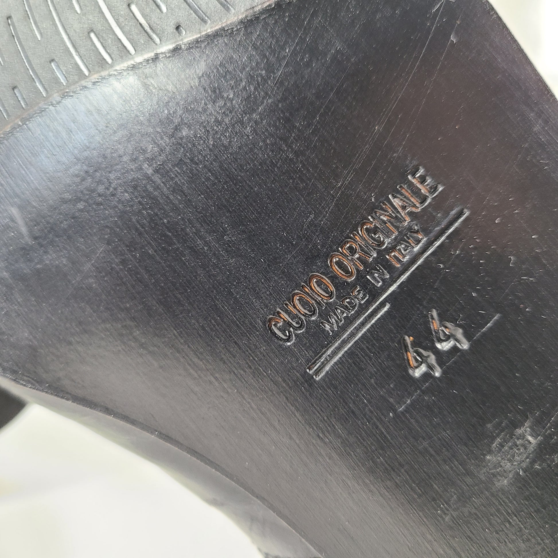 A pair of black leather Chelsea boots for men, size 44.