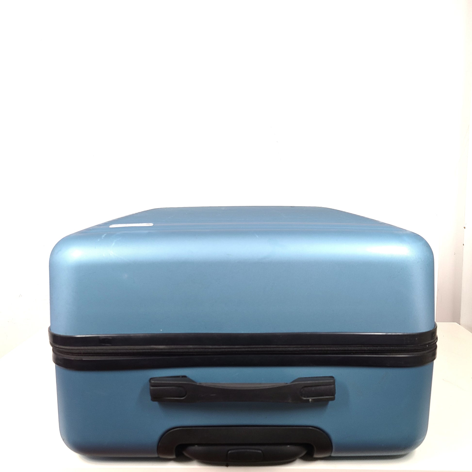 A versatile blue hard-shell suitcase with spinner wheels.