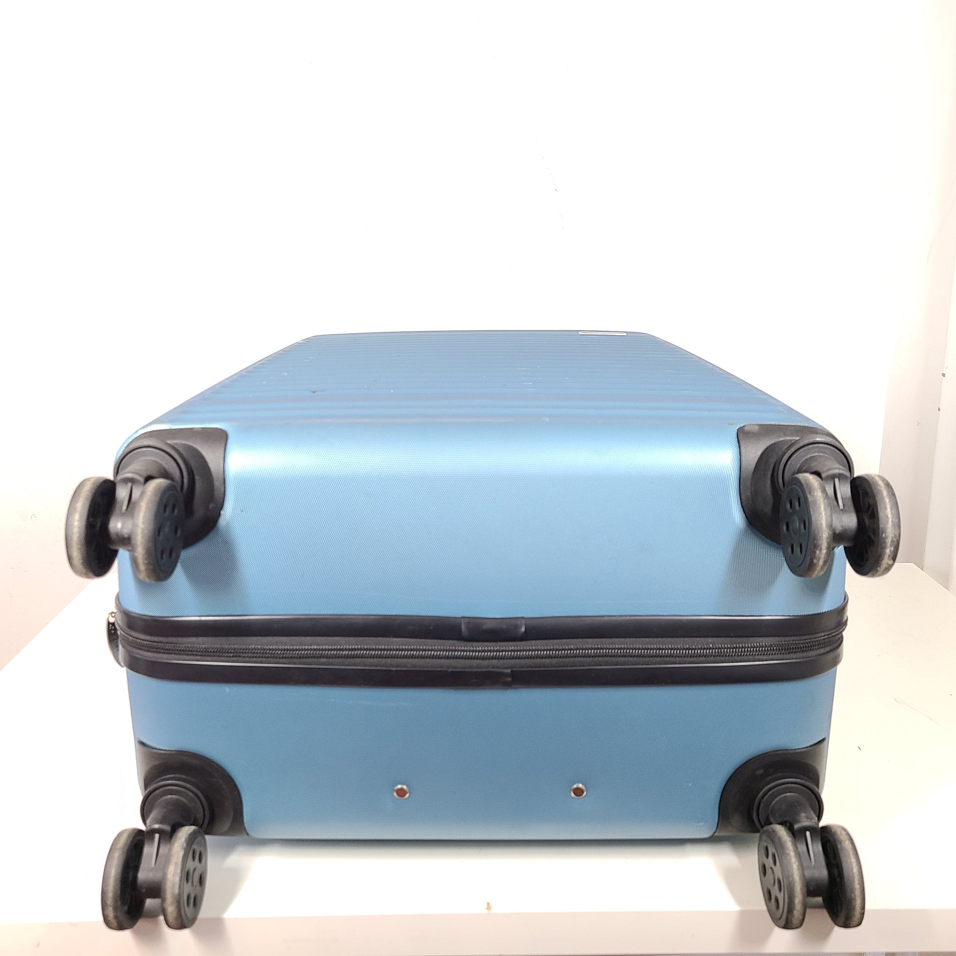 A versatile blue hard-shell suitcase with spinner wheels.