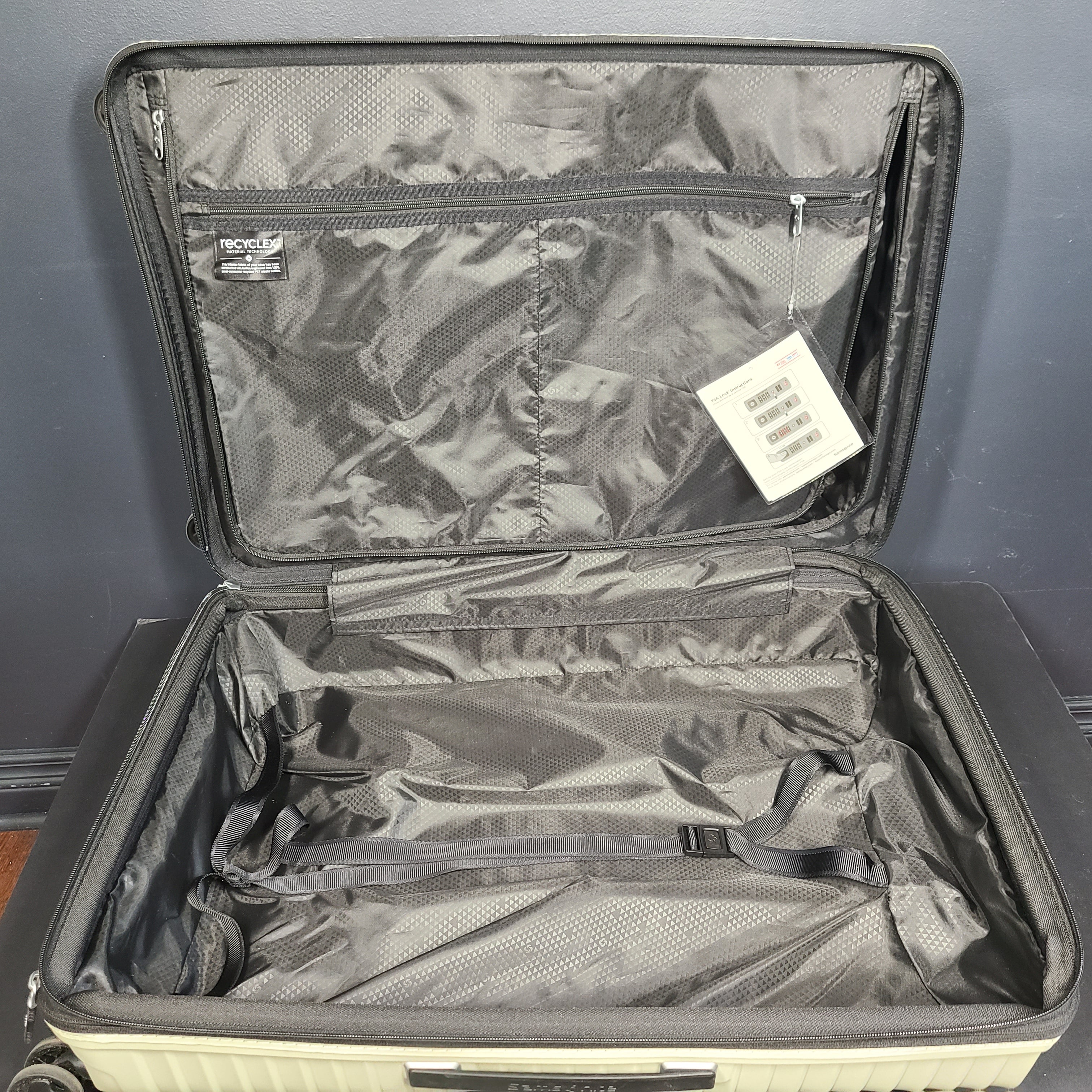 A sturdy Samsonite Spinner suitcase in black color
