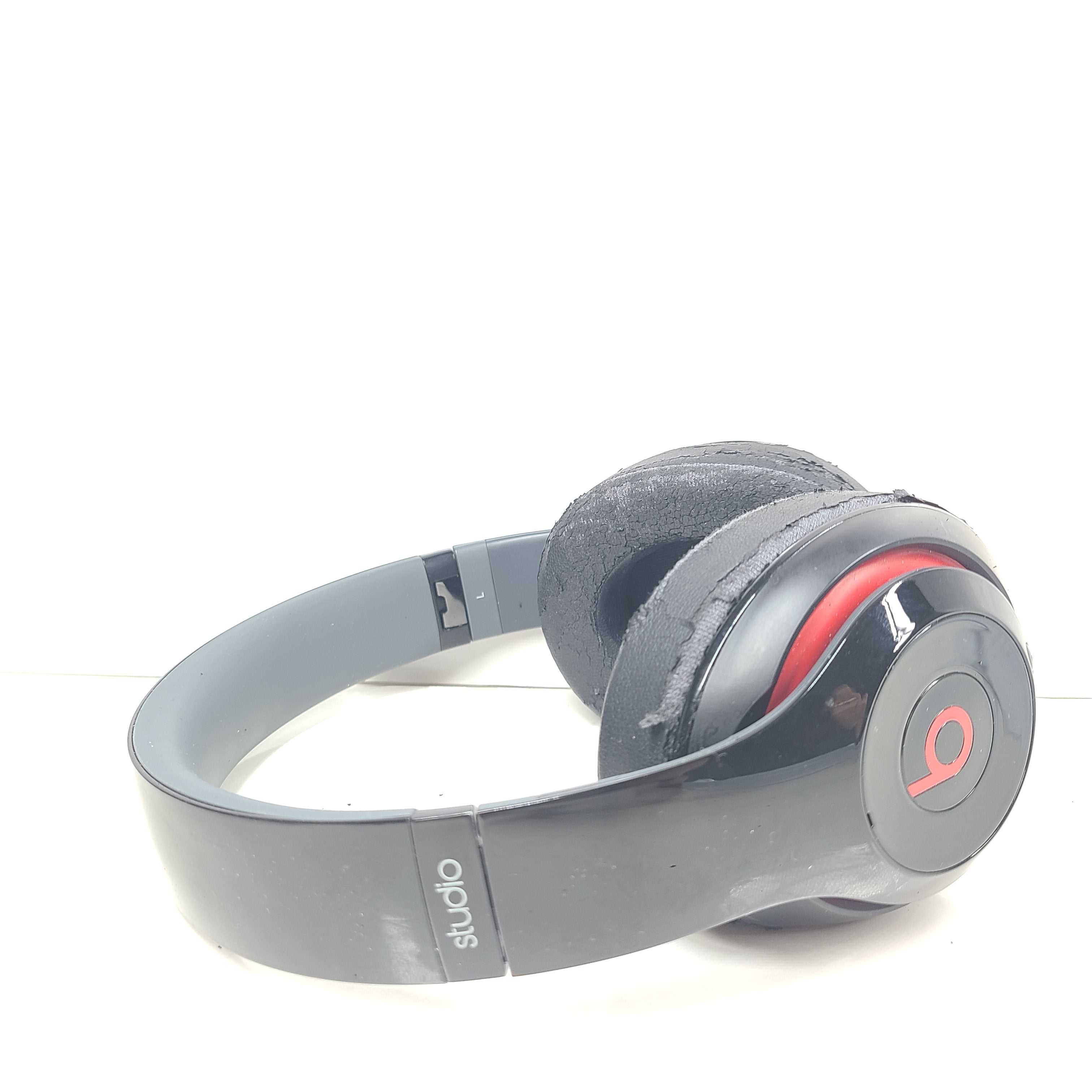 A pair of Beats Studio Wireless Over-Ear Headphones model A1914
