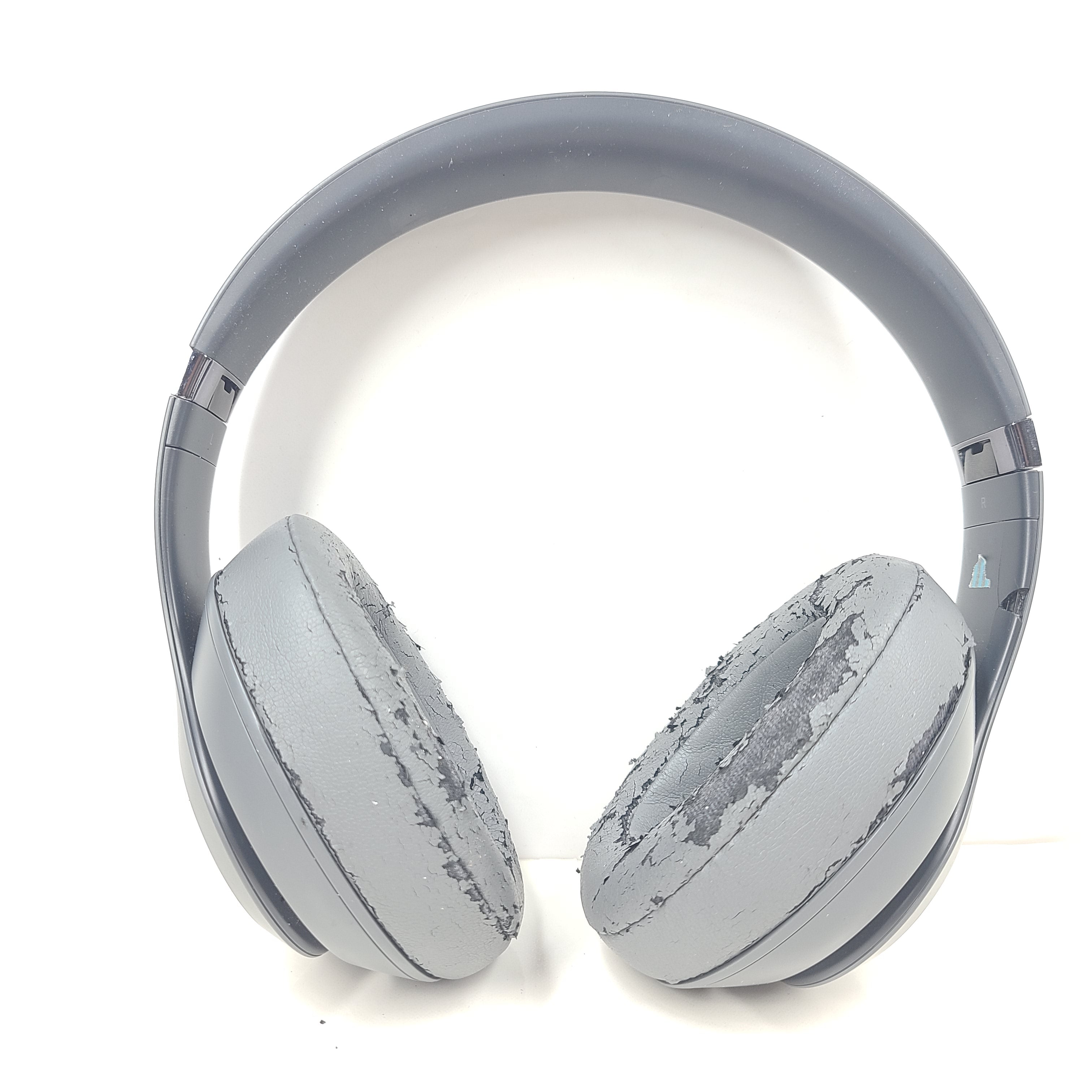 A pair of Beats Studio3 Wireless Over-Ear Headphones in Gray color