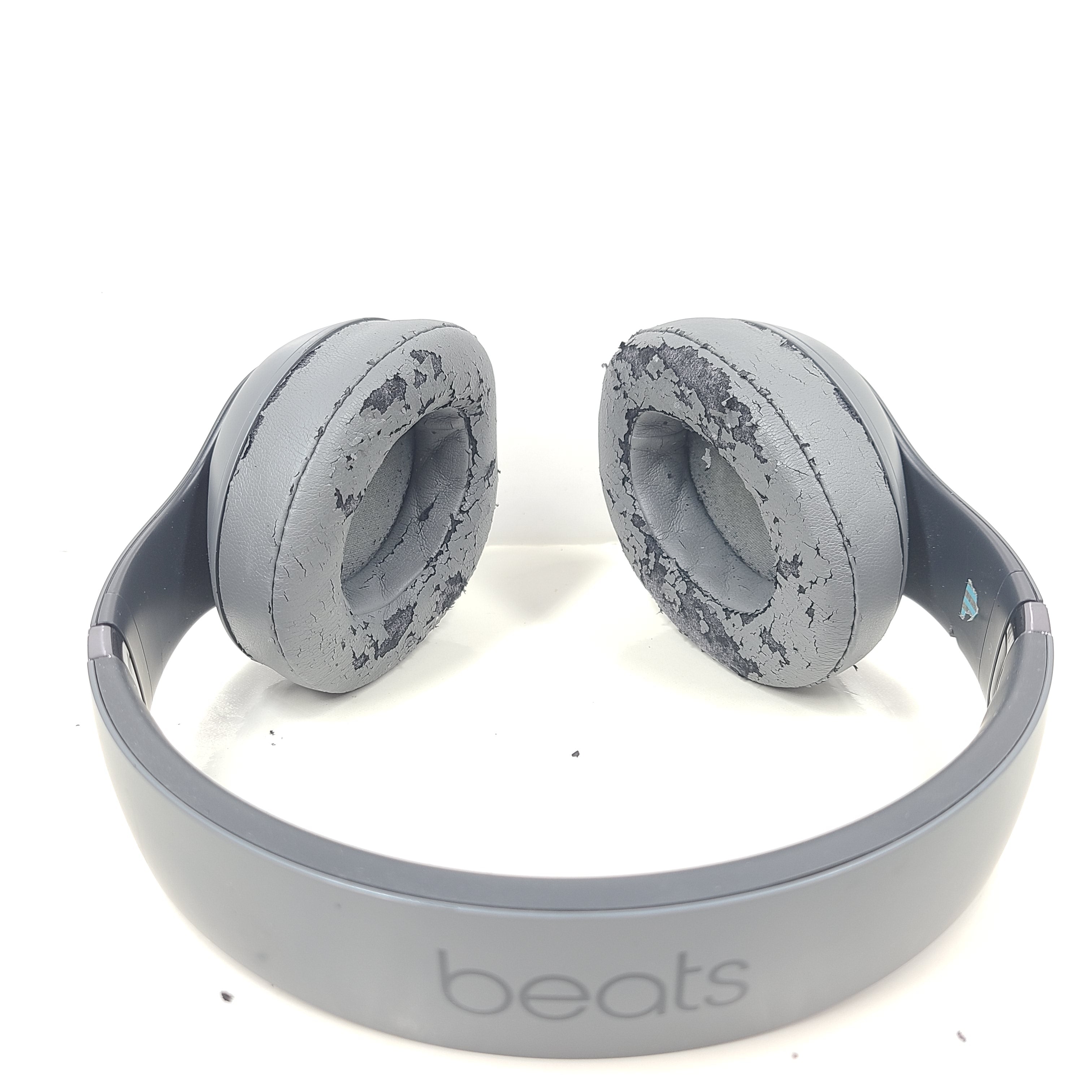 A pair of Beats Studio3 Wireless Over-Ear Headphones in Gray color