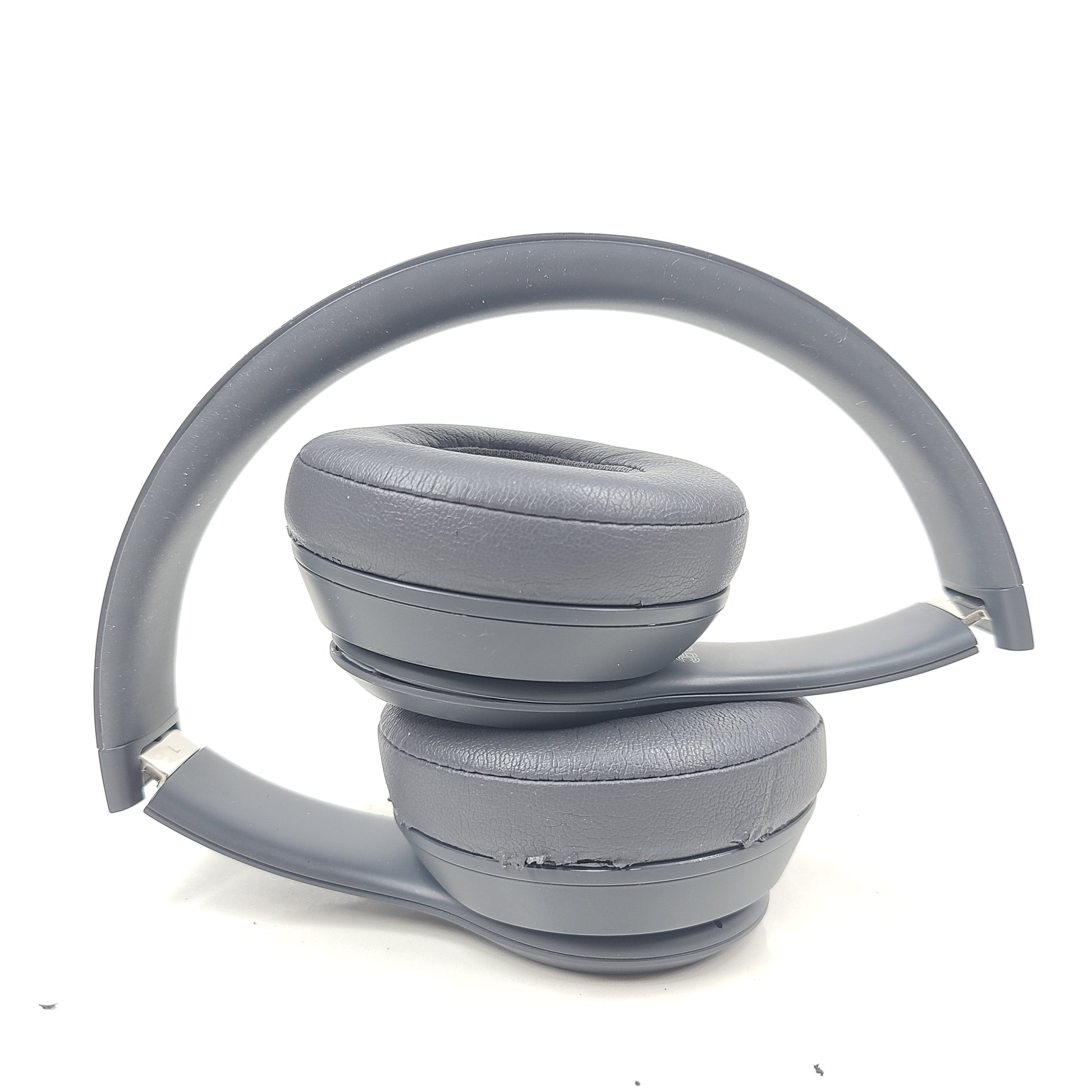 A pair of Beats Solo3 Wireless Headphones in Gray color