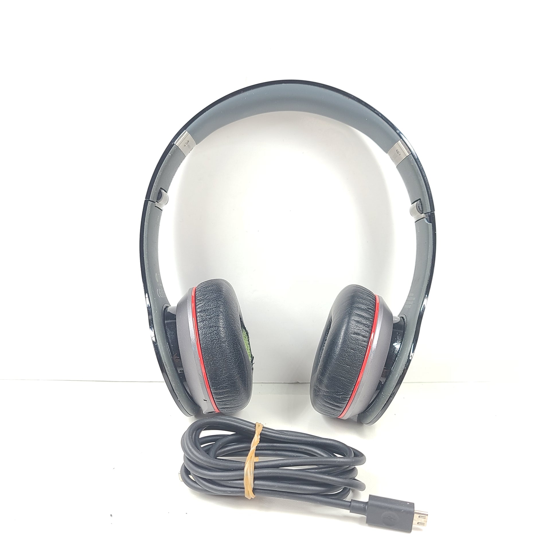 A pair of Beats by Dre Wireless On-Ear Headphones MH BTS ON SO BT V2 WW