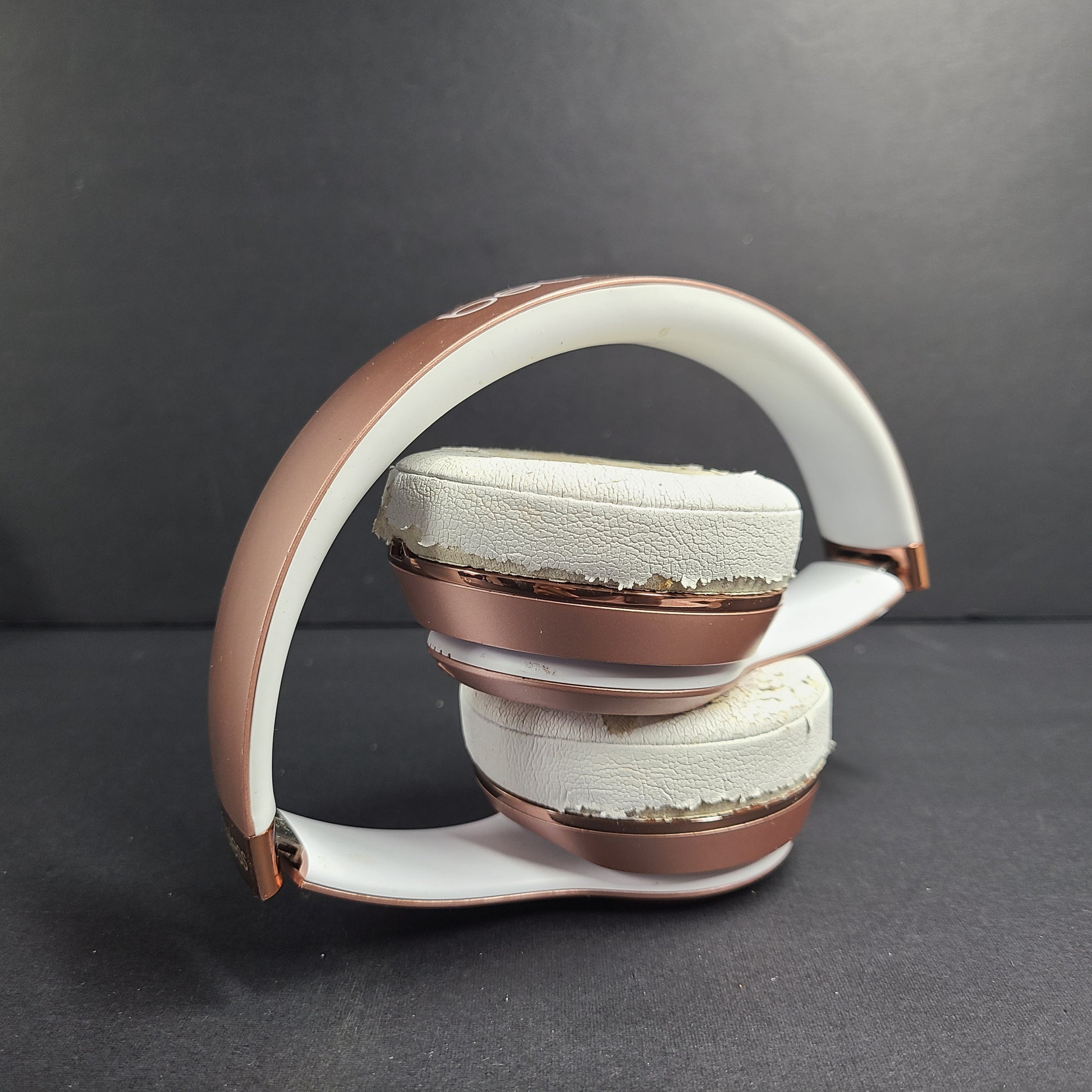 A stylish rose gold on-ear headphones by Beats Solo3 Wireless.