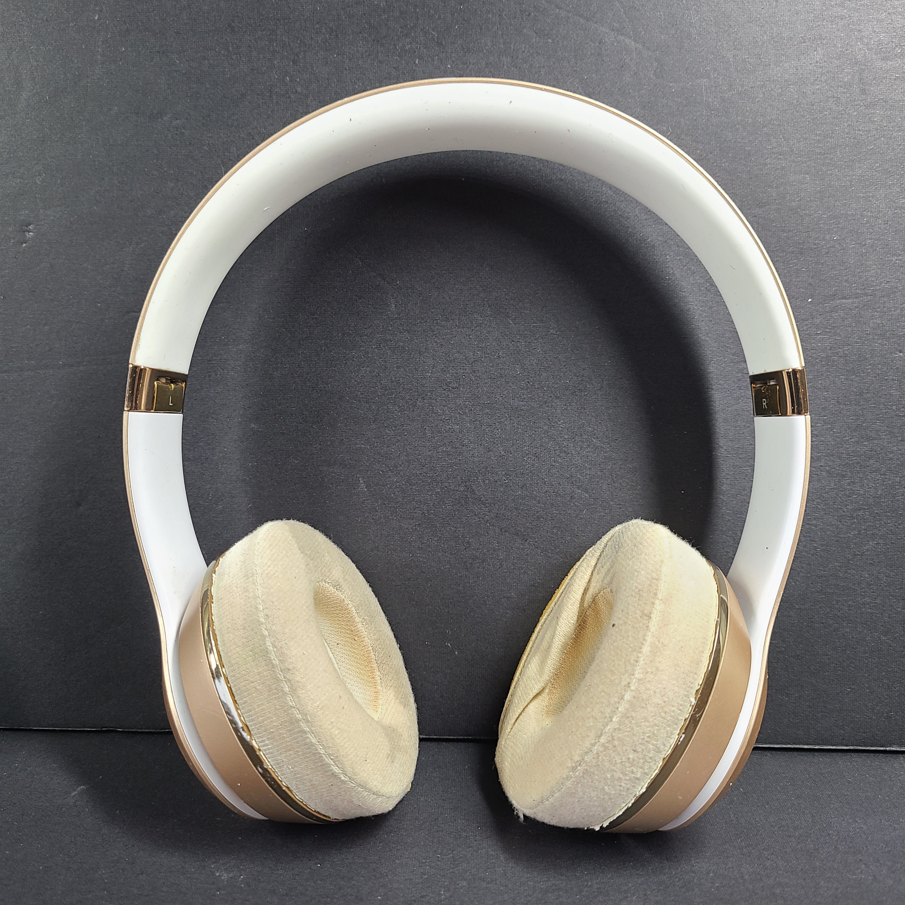 Enjoy premium quality wireless headphones in stylish Rose Gold color