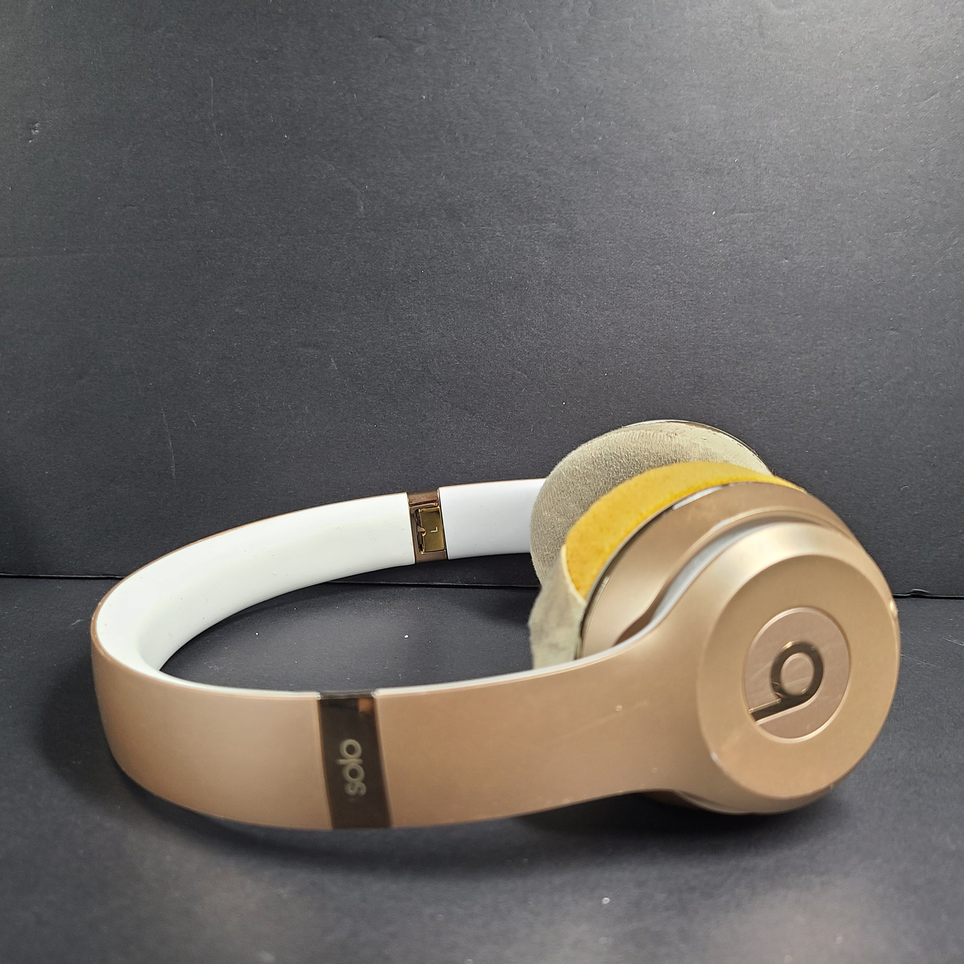 Enjoy premium quality wireless headphones in stylish Rose Gold color