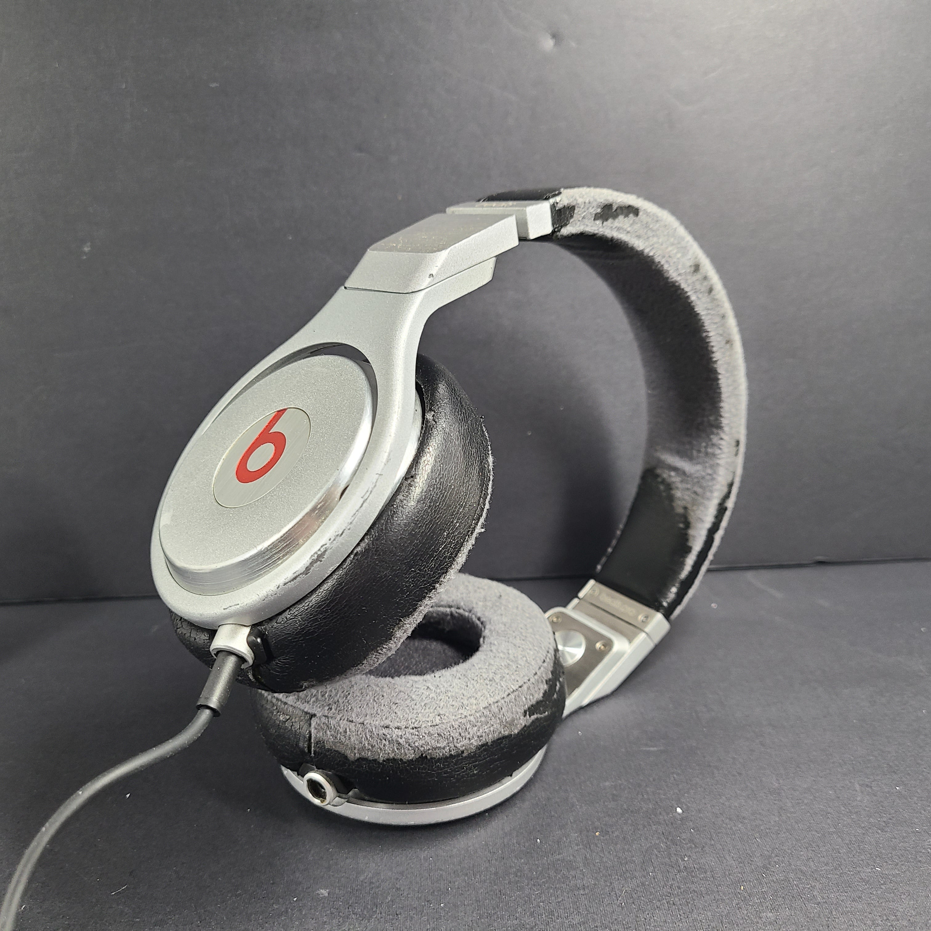 Premium Beats Pro Over-Ear Headphones in Silver color