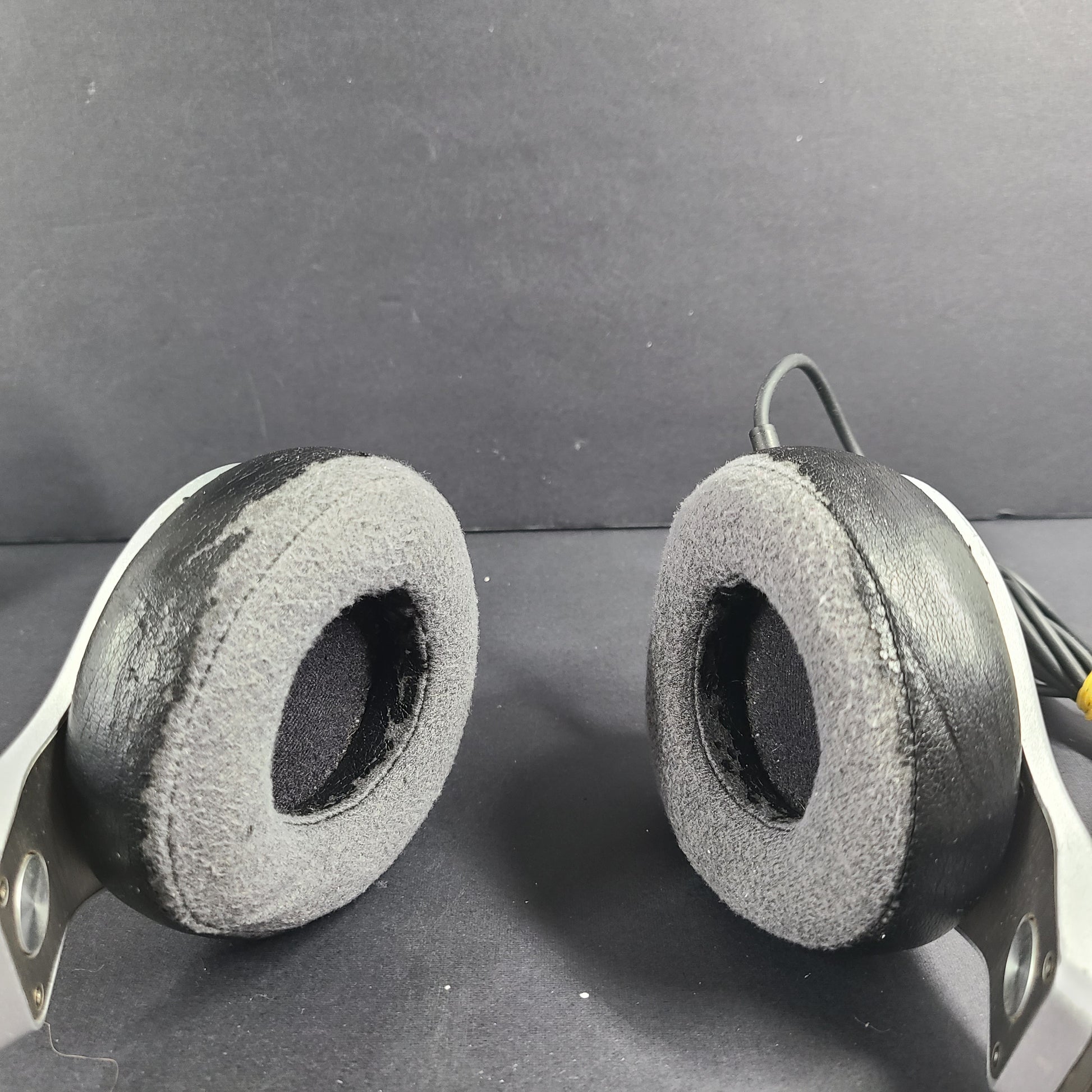 Premium Beats Pro Over-Ear Headphones in Silver color