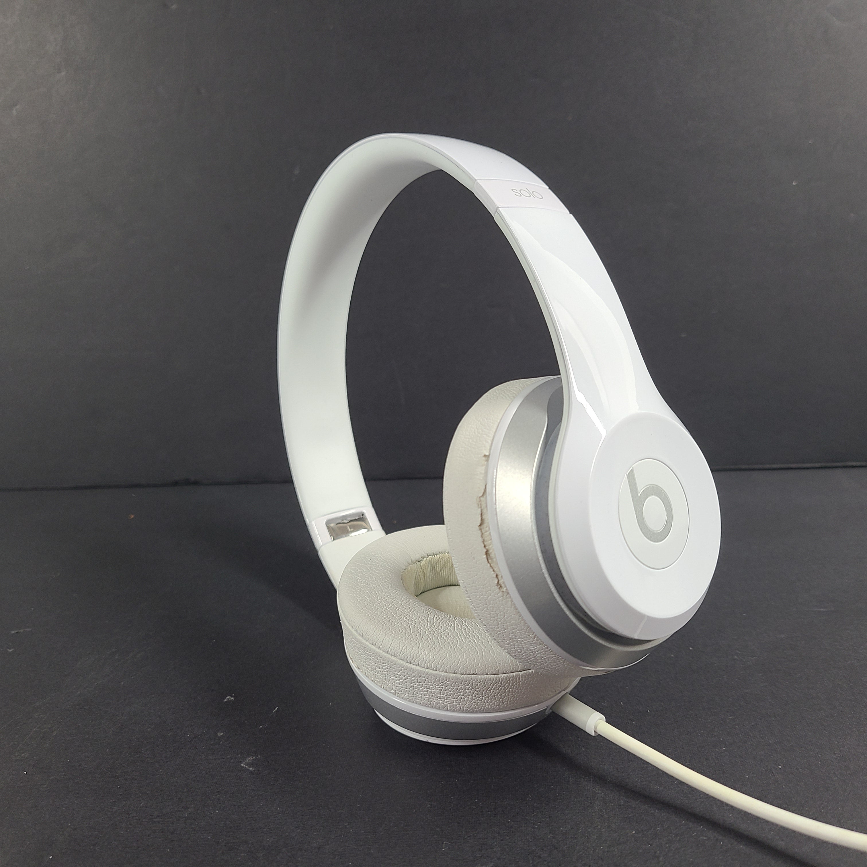 Beats by Dr. Dre Solo2 Wired Headband Headphones B0518 - White V1