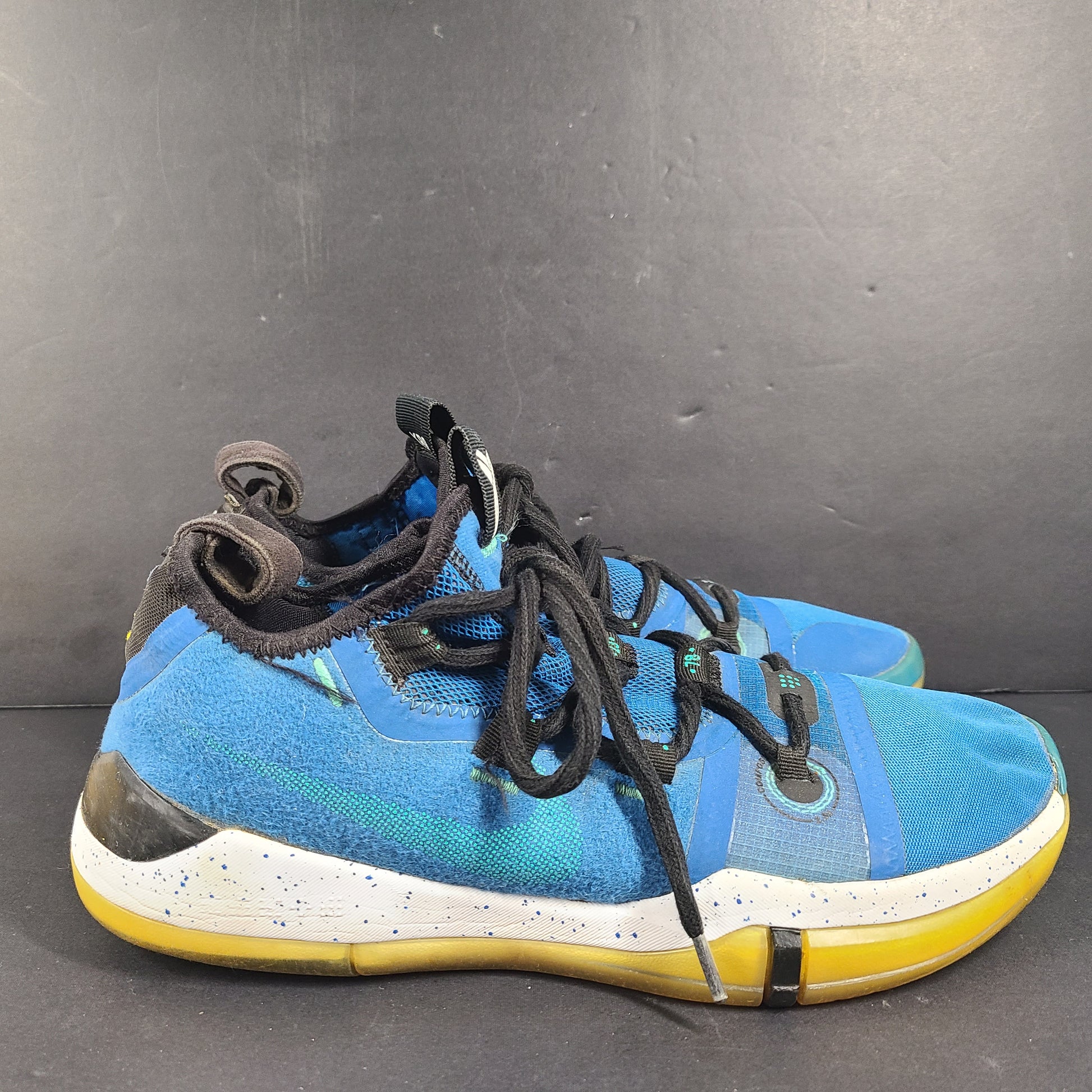 A pair of Nike Kobe AD NXT 360 Basketball Shoes in blue and yellow