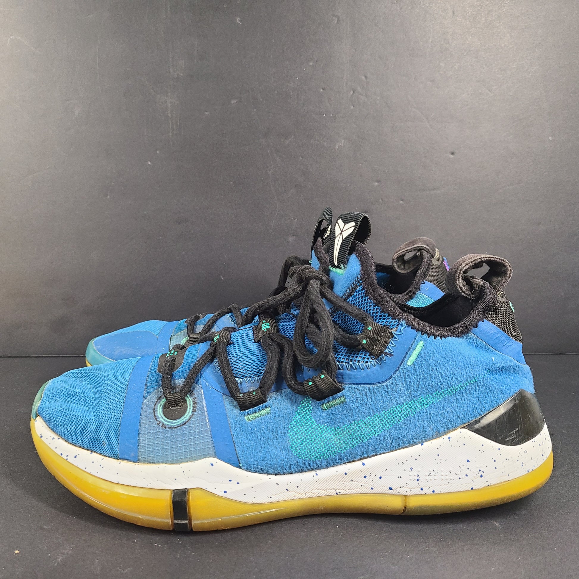 A pair of Nike Kobe AD NXT 360 Basketball Shoes in blue and yellow