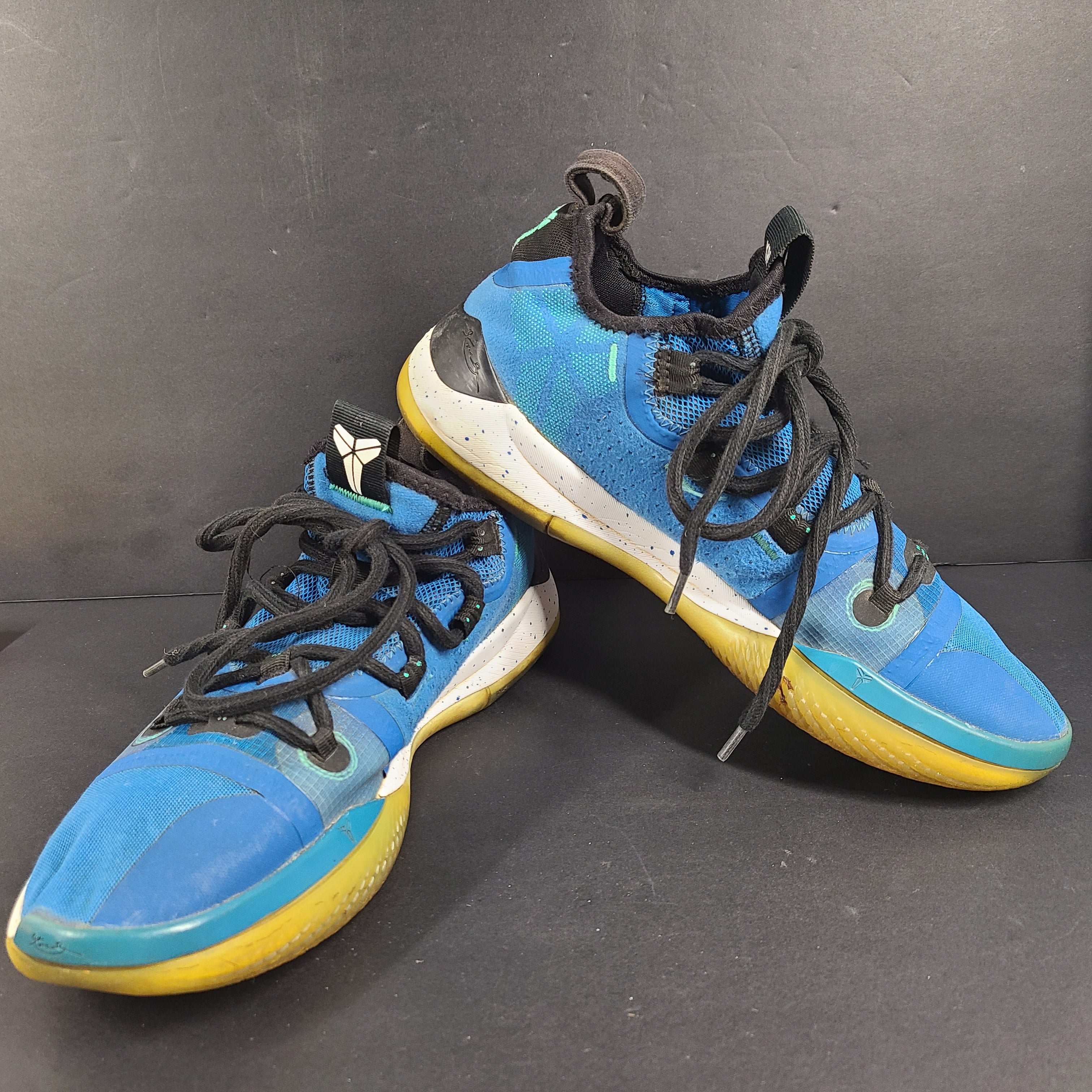 A pair of Nike Kobe AD NXT 360 Basketball Shoes in blue and yellow