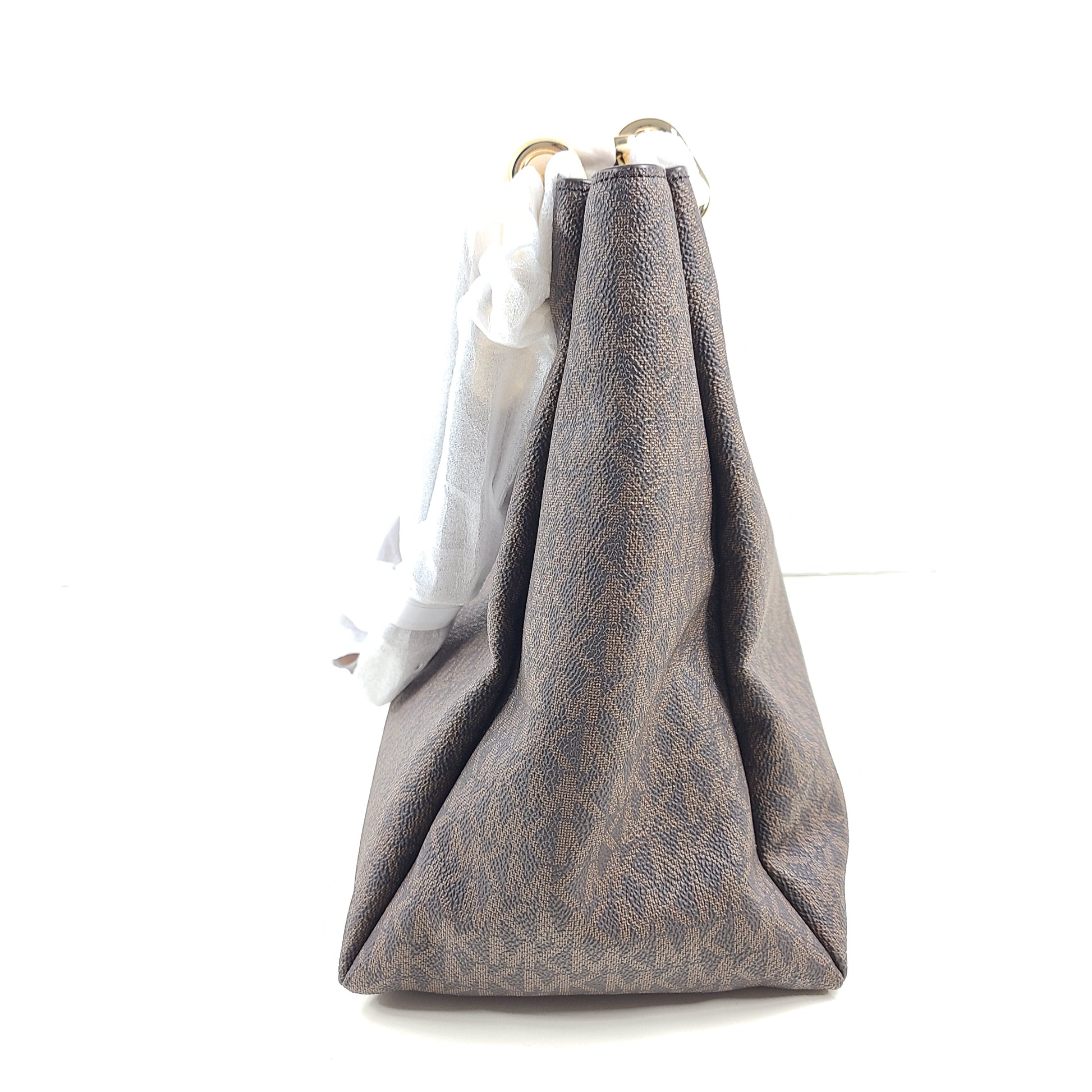 A stylish Michael Kors shoulder bag in brown color