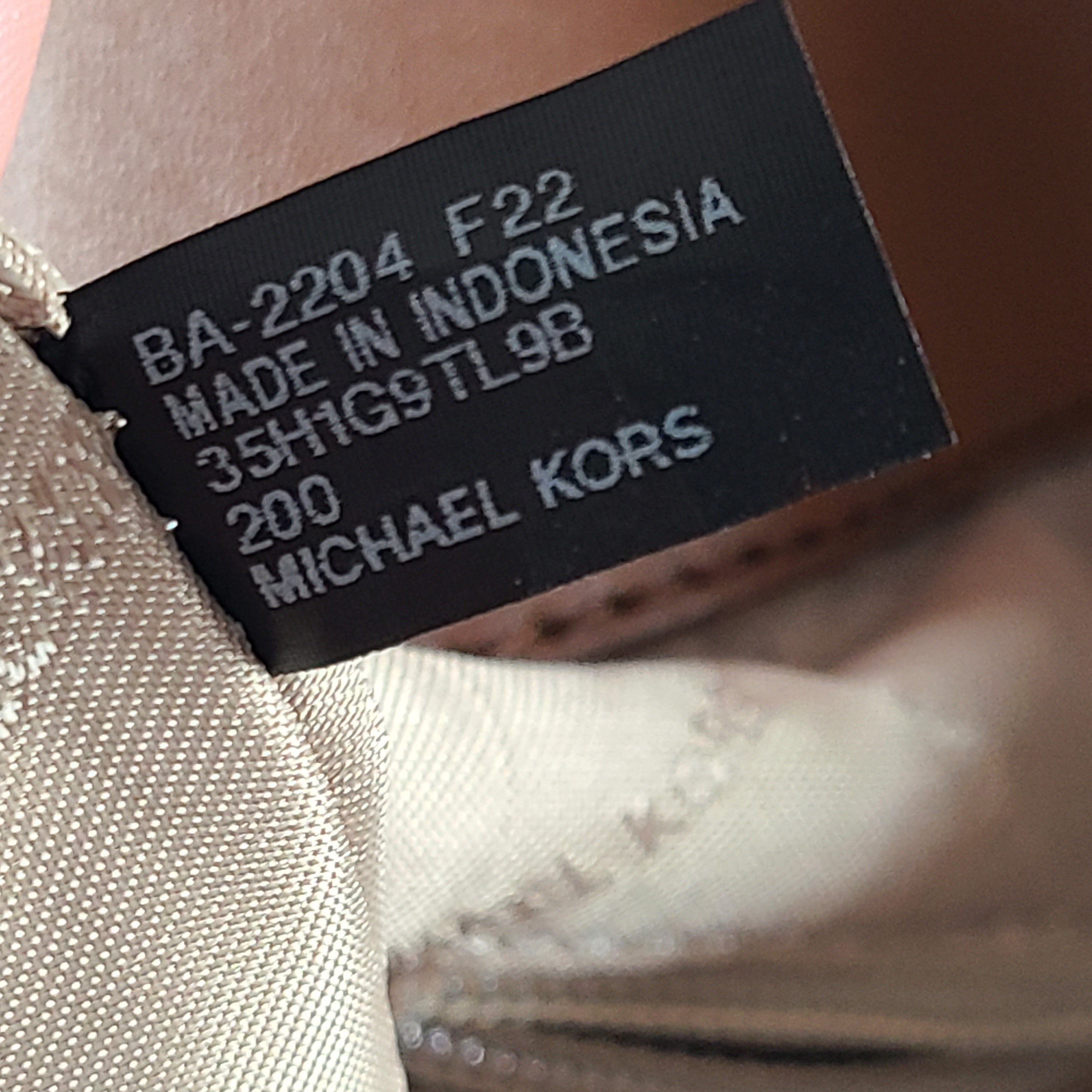 A stylish Michael Kors shoulder bag in brown color