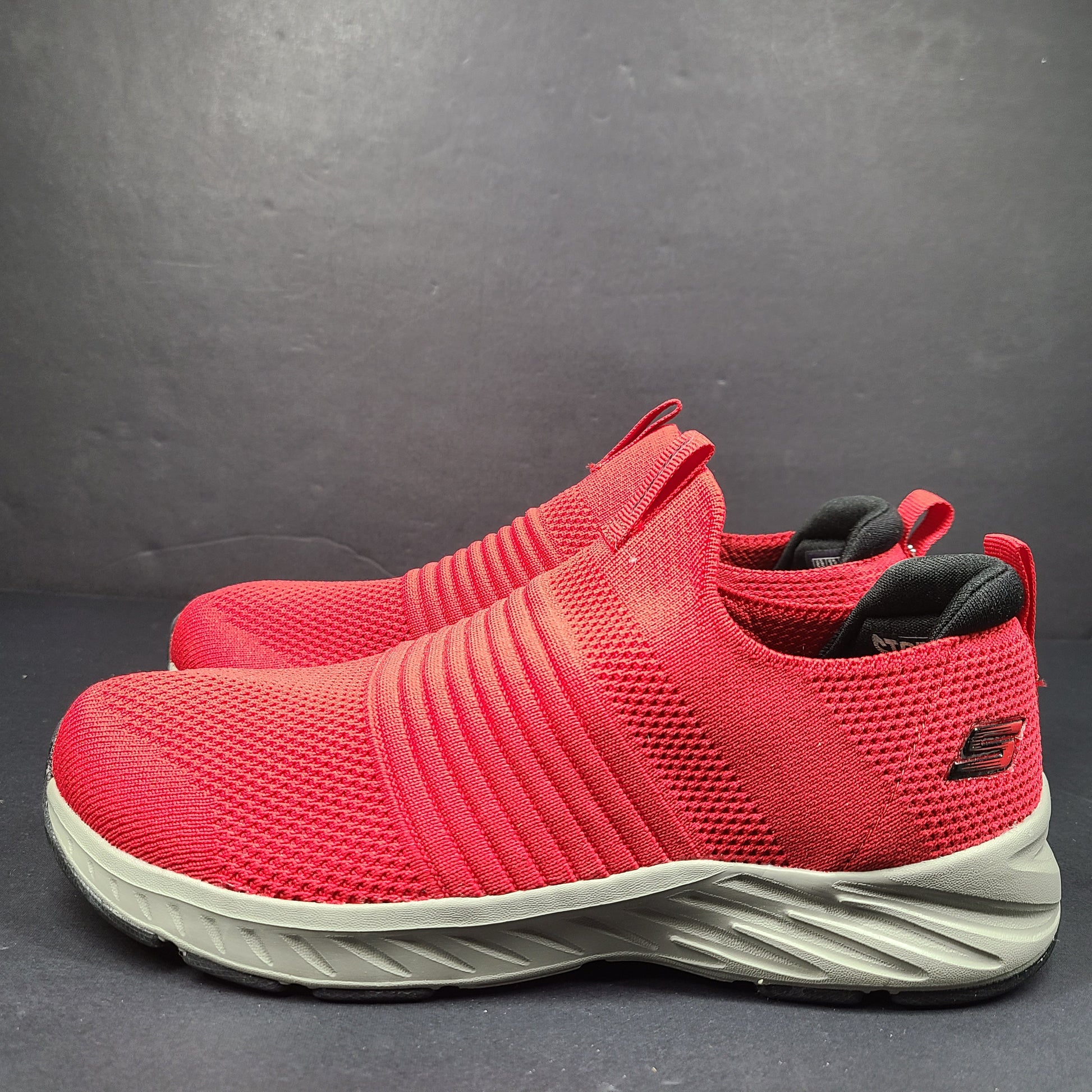 Red Skechers SKX Air-Cooled Memory Foam sneakers in US size 5.5 with cushioned support.