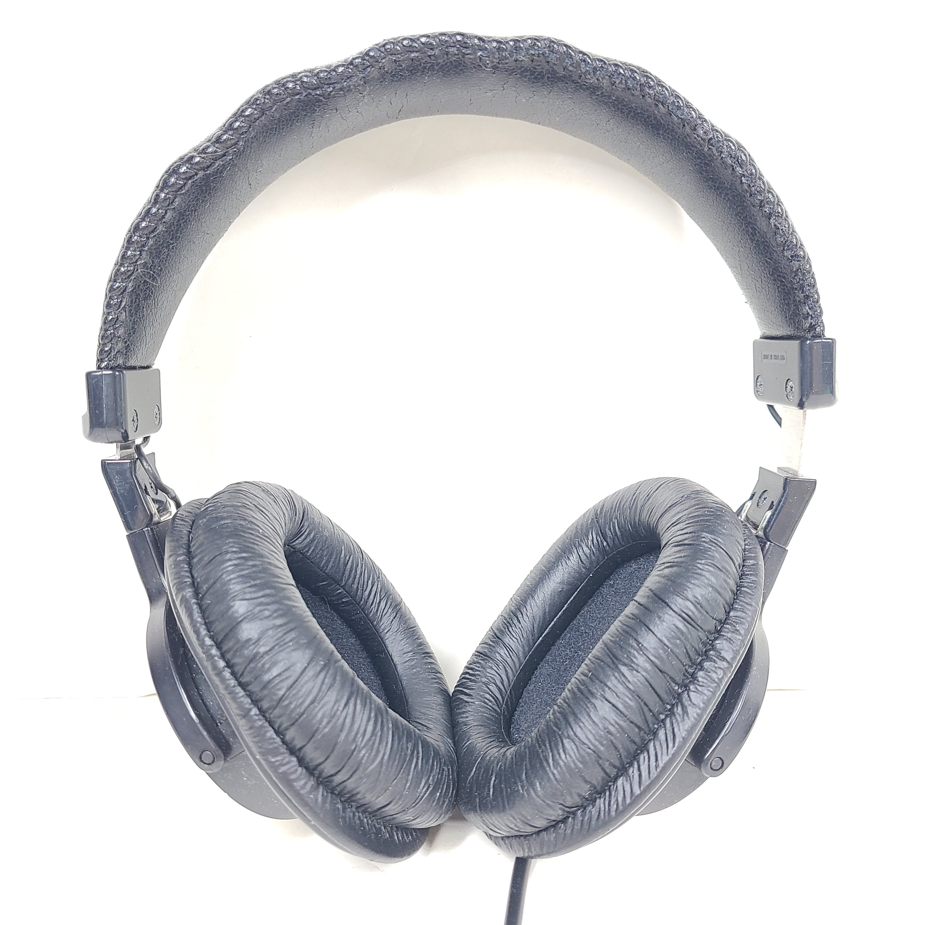 Sony MDR-7506 studio monitor headphones in black deliver balanced, accurate sound for mixing and monitoring sessions.