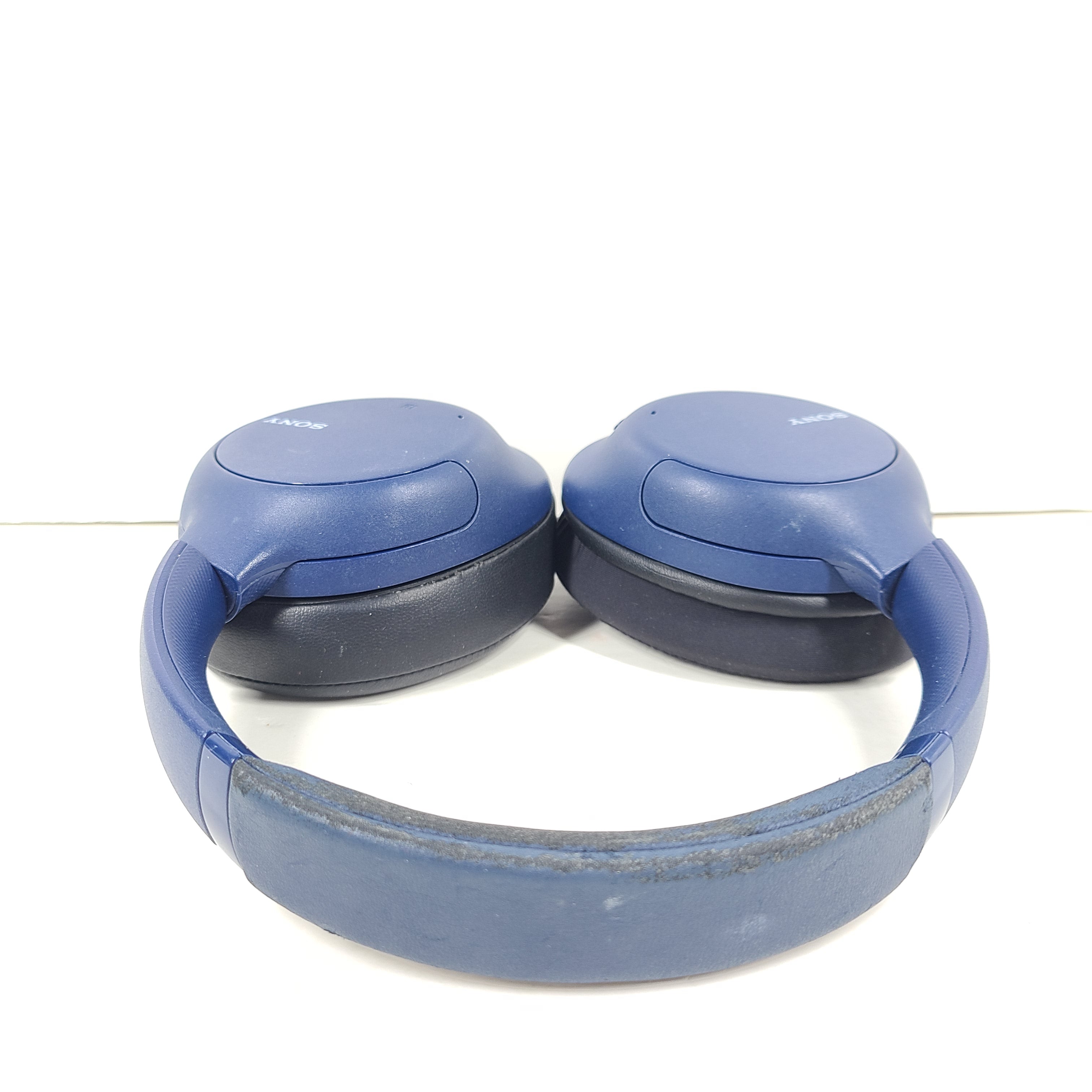Wireless over-ear Sony WH-CH710N headset in blue with active noise cancellation and cushioned earcups.