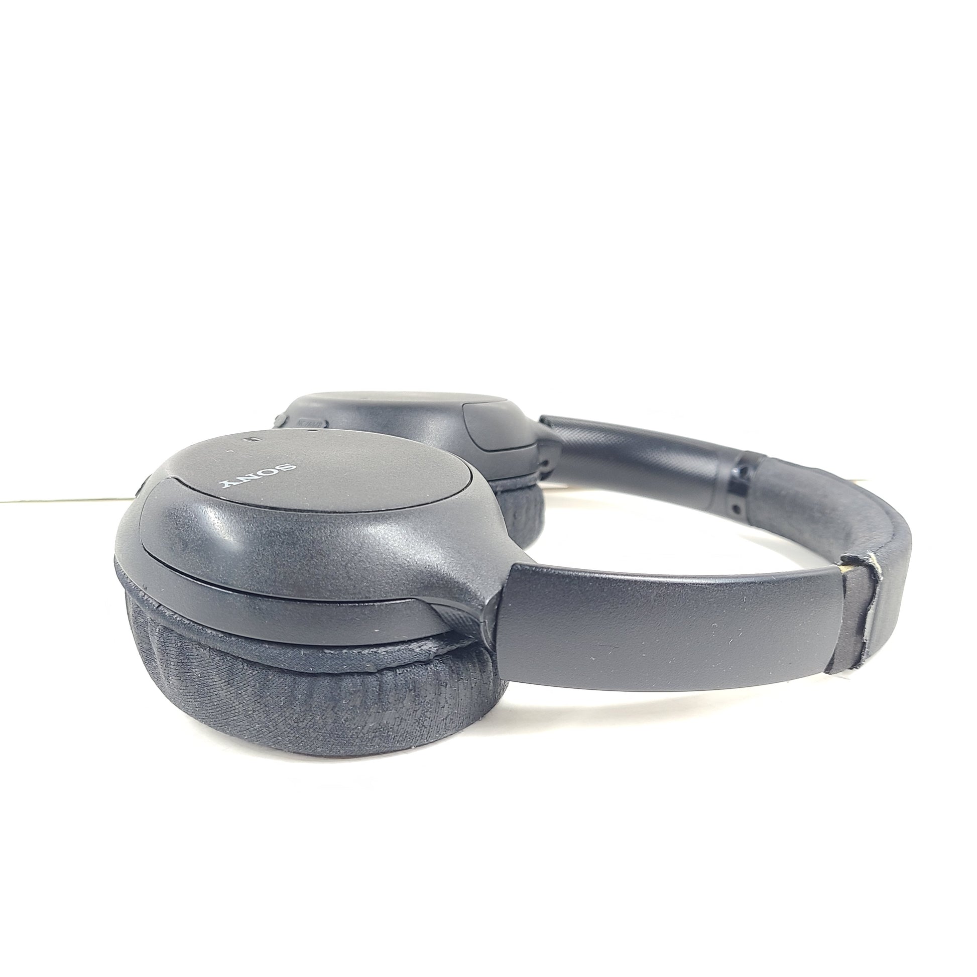 Black Sony WH-CH710N wireless over-ear headphones with active noise cancellation and cushioned ear pads.