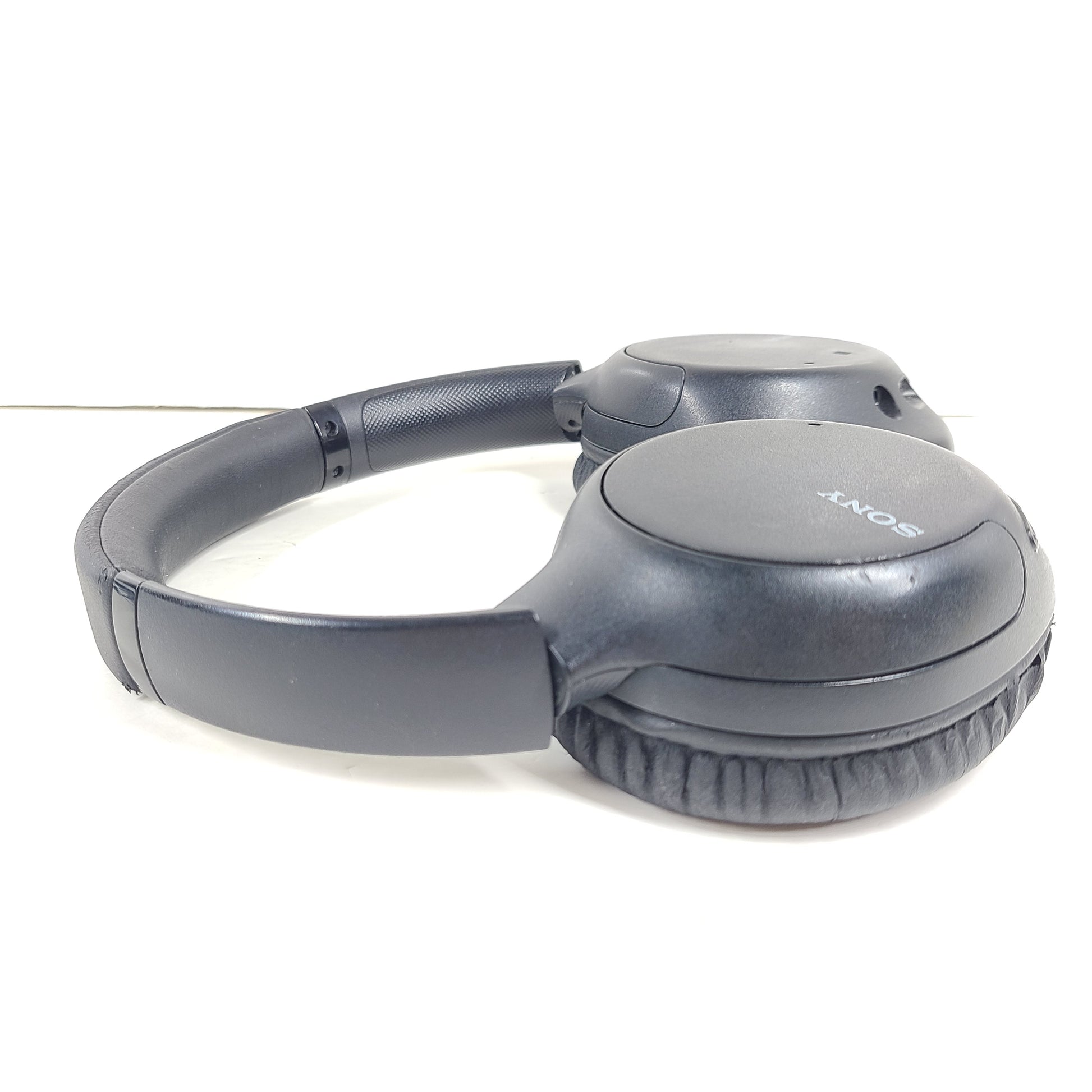 Black Sony WH-CH710N wireless noise-cancelling over-ear headset with USB charging support and comfortable ear cushions.